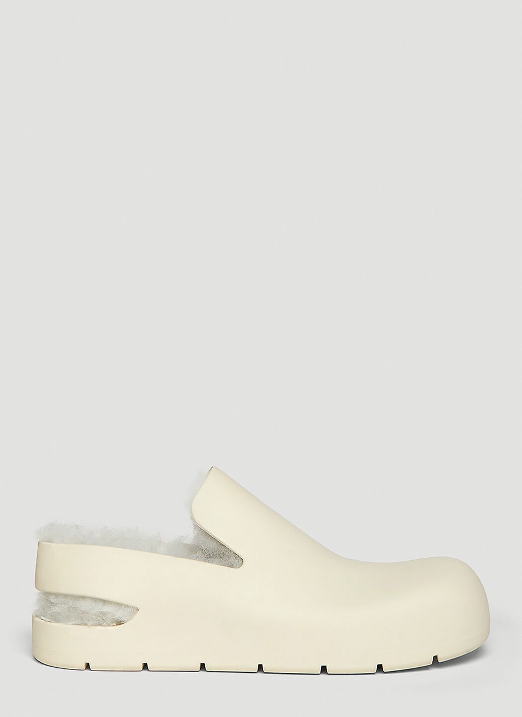 o1n1vont1224 Puddle Shearling Mules in White