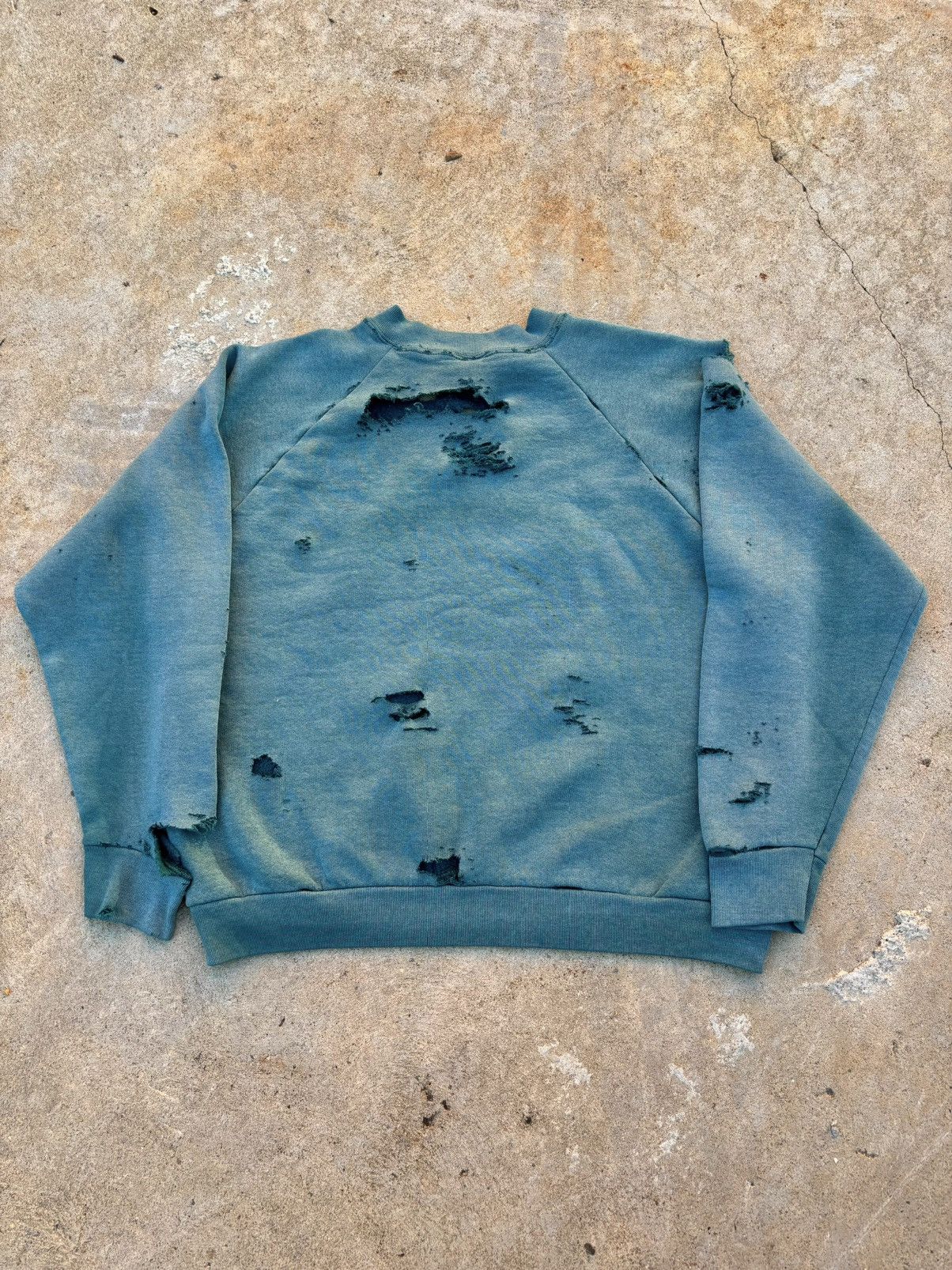 Vintage Thrashed Fruit Of The Loom Sweatshirt Size US L / EU 52-54 / 3 - 15 Thumbnail