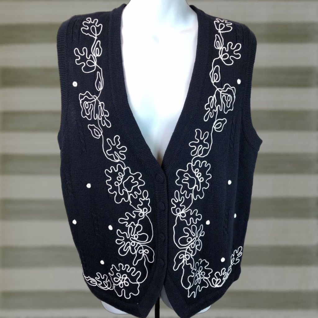 Vintage VINTAGE Alfred Dunner Sweater Vest Women S Blue Embroidered Button V-neck 90s Cottagecore Knit Sleeveless Casual Workwear Fall Winter Spring Size S / US 4 / IT 40 - 1 Thumbnail
