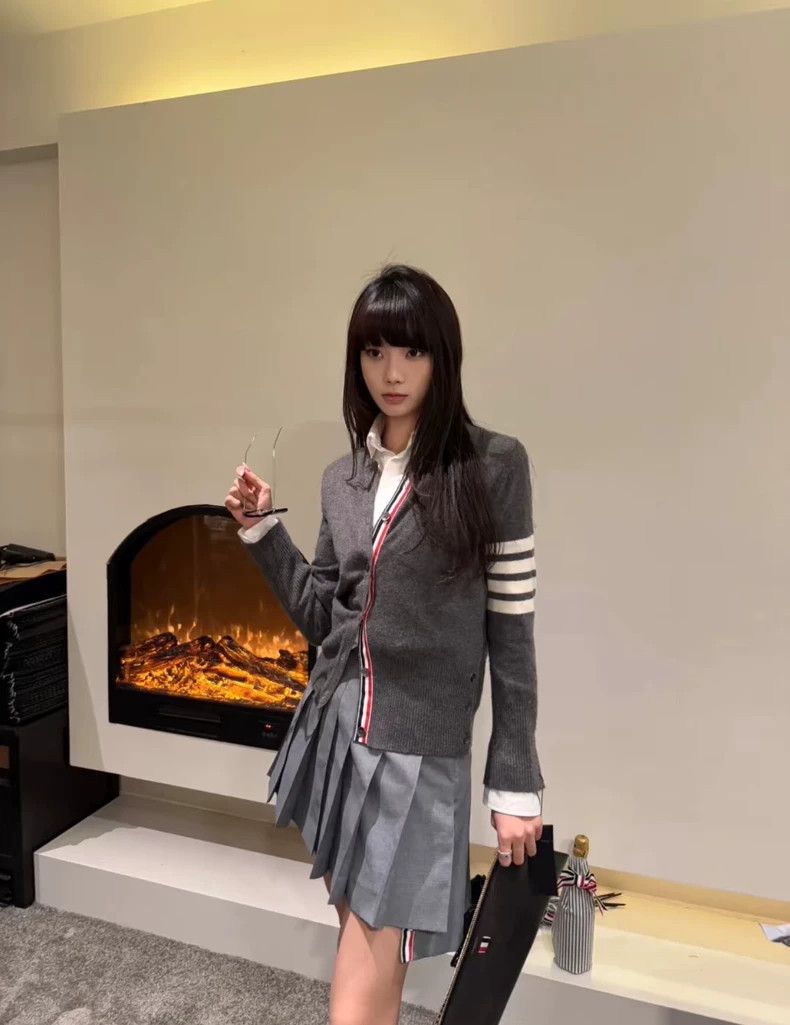 Thom Browne Thom Browne Round-neck cashmere cardigan jacket 2503-Nexta Size S / US 4 / IT 40 - 8 Thumbnail