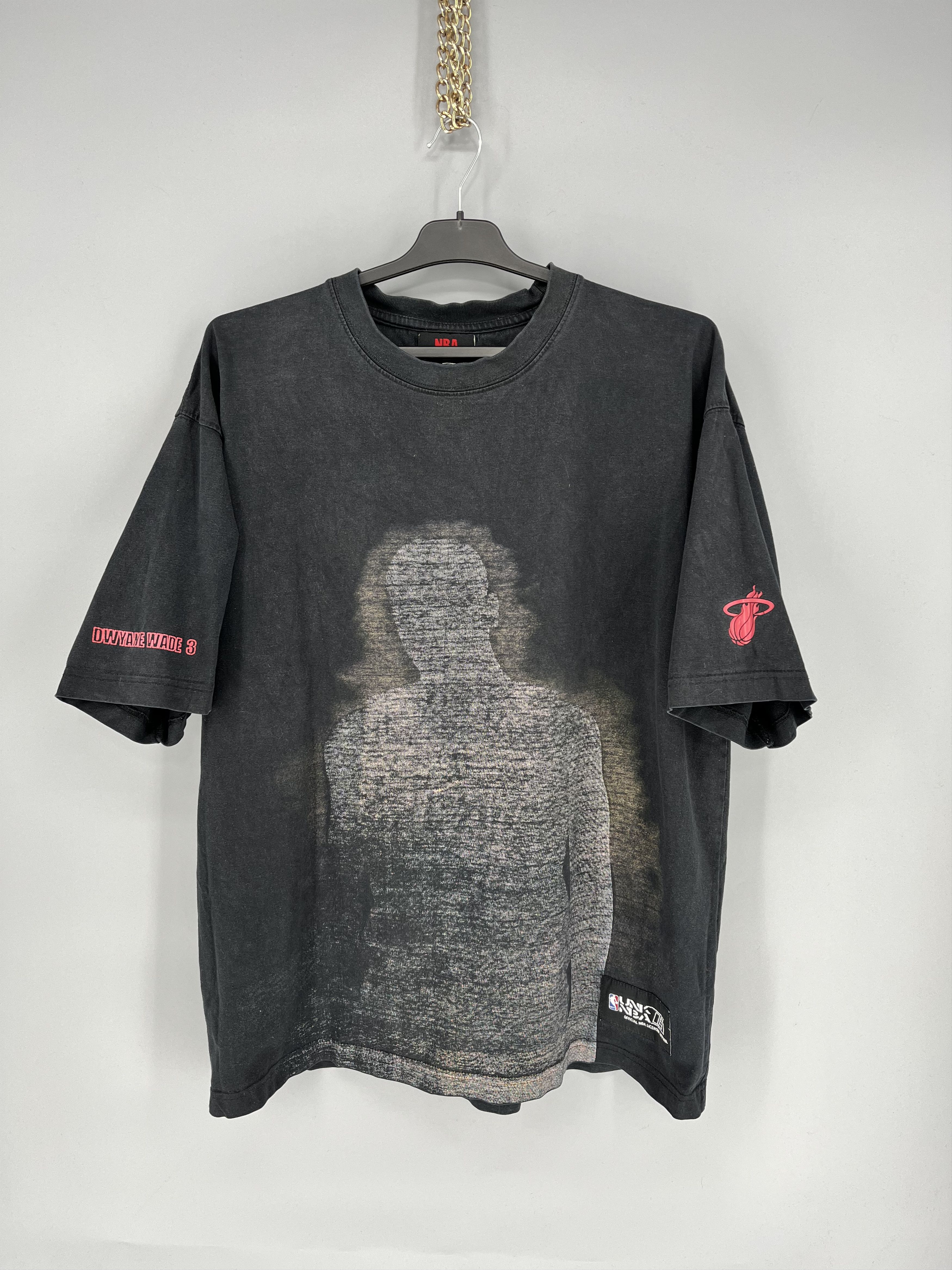 NBA × Rap Tees Vintage Dwyane Wade Miami Heat NBA Raptees L USA RARE Size US L / EU 52-54 / 3 - 1 Thumbnail
