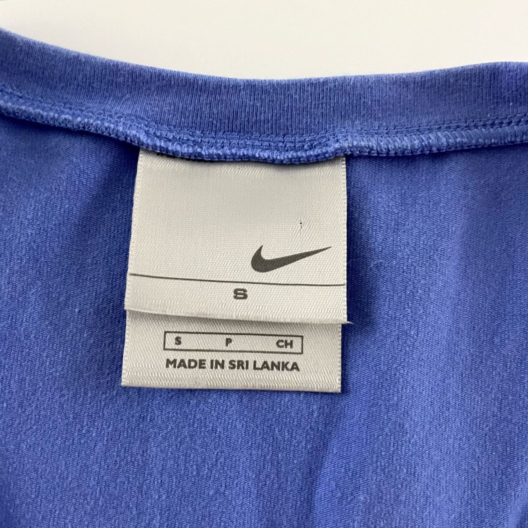 Nike VTG Nike Essential Check Short Sleeve V-Neck T-Shirt Purple Blue Women S Size S / US 4 / IT 40 - 3 Thumbnail