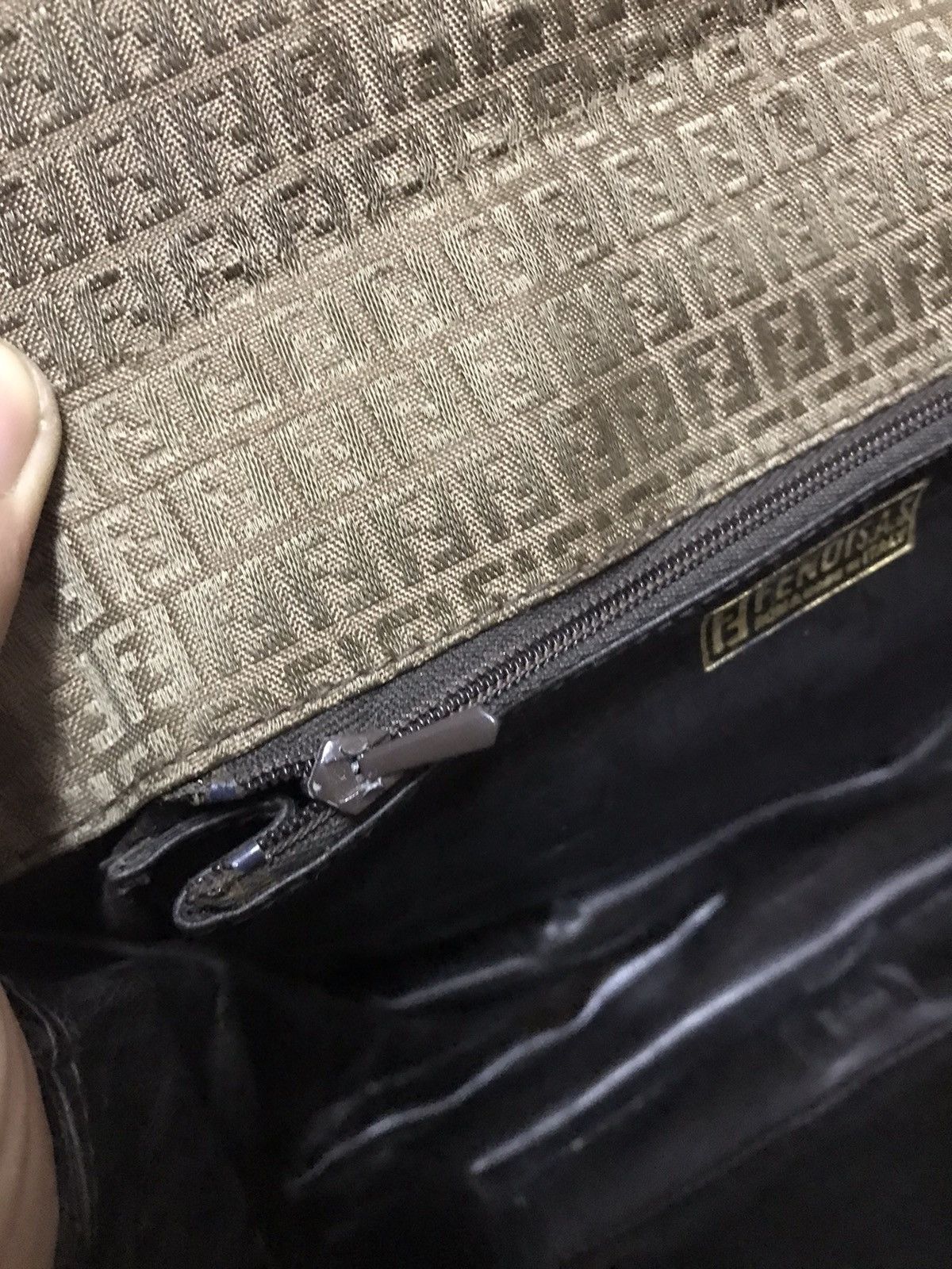 Fendi Authentic Fendi Shoulder Size ONE SIZE - 8 Thumbnail