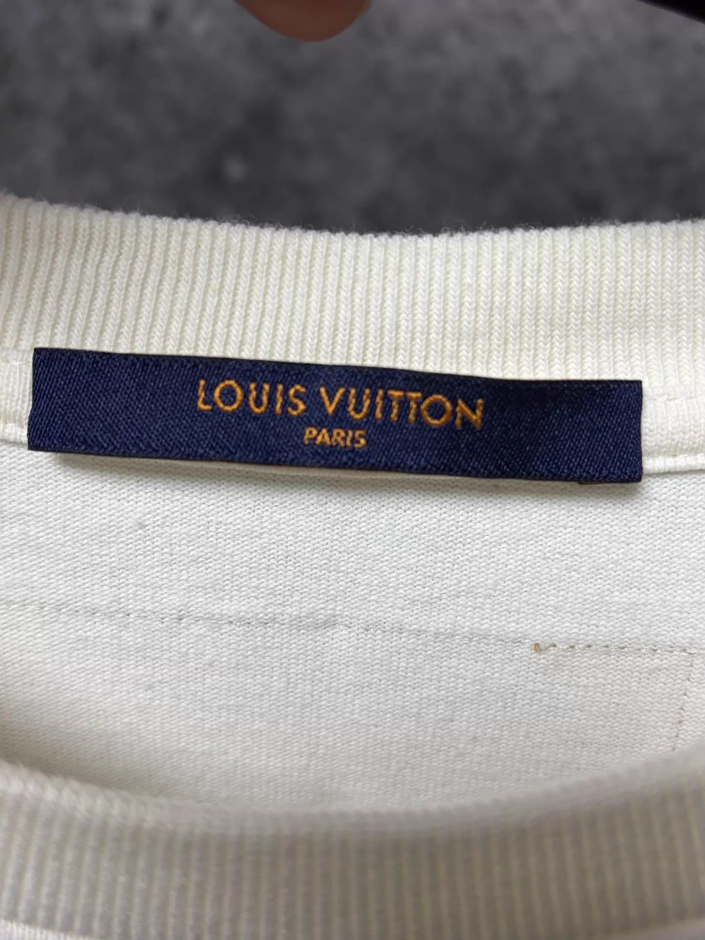 Louis Vuitton LV White Graffiti Logo Short Sleeve T - shirt S Size US S / EU 44-46 / 1 - 3 Thumbnail