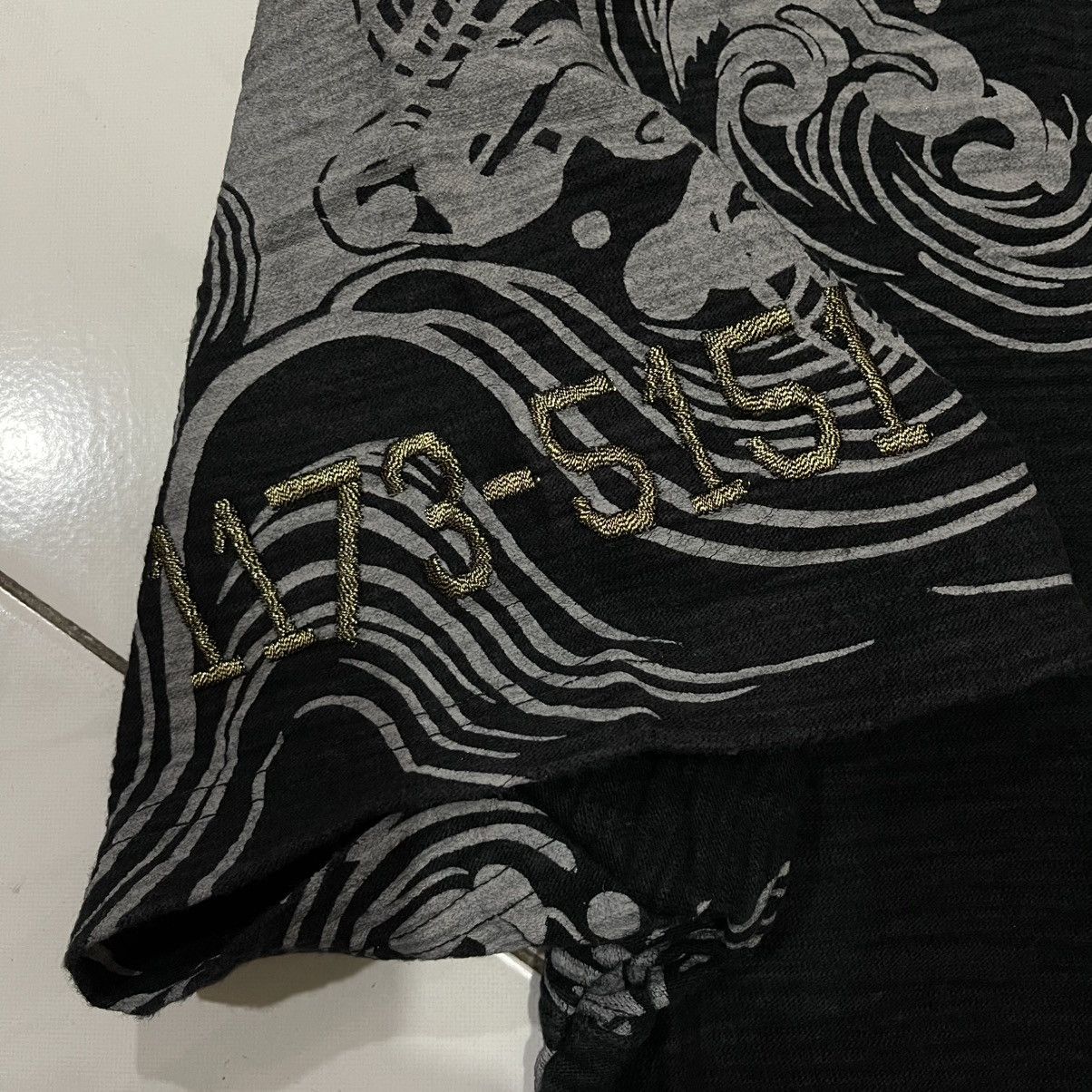 Kamakura Sukajan namiwa nottemo nomareruna tee Size US L / EU 52-54 / 3 - 8 Thumbnail