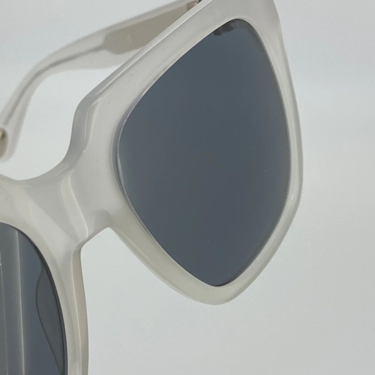 Ann Demeulemeester Ann Demeulemeester Sunglasses Oversized Transparent White Size ONE SIZE - 9 Thumbnail
