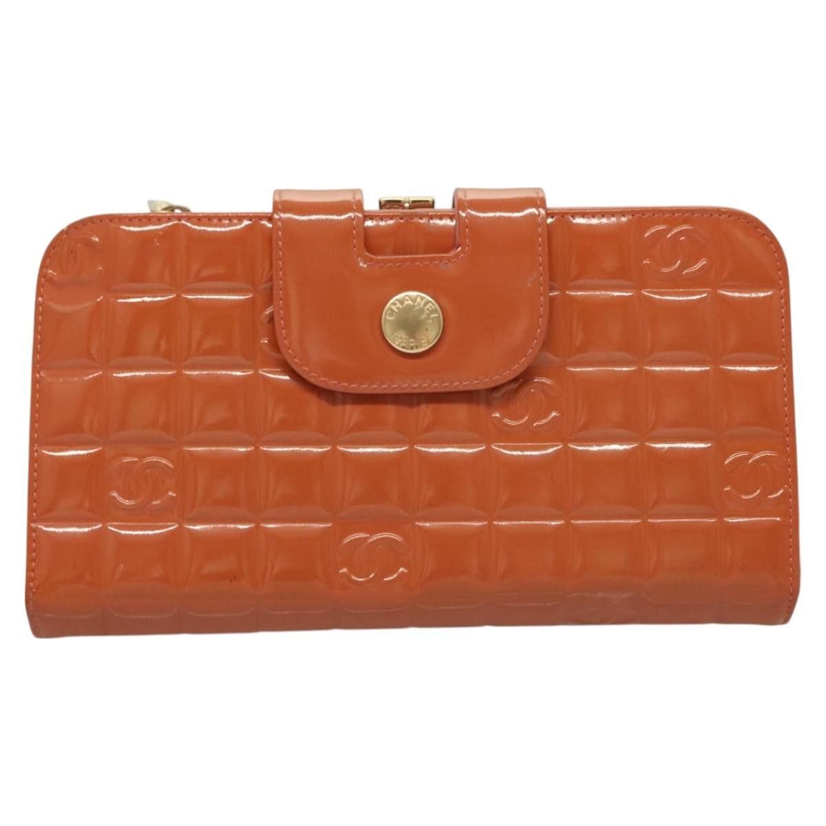 Chanel Chanel Chocolate Bar Clutch Quilted Patent Size ONE SIZE - 1 Thumbnail