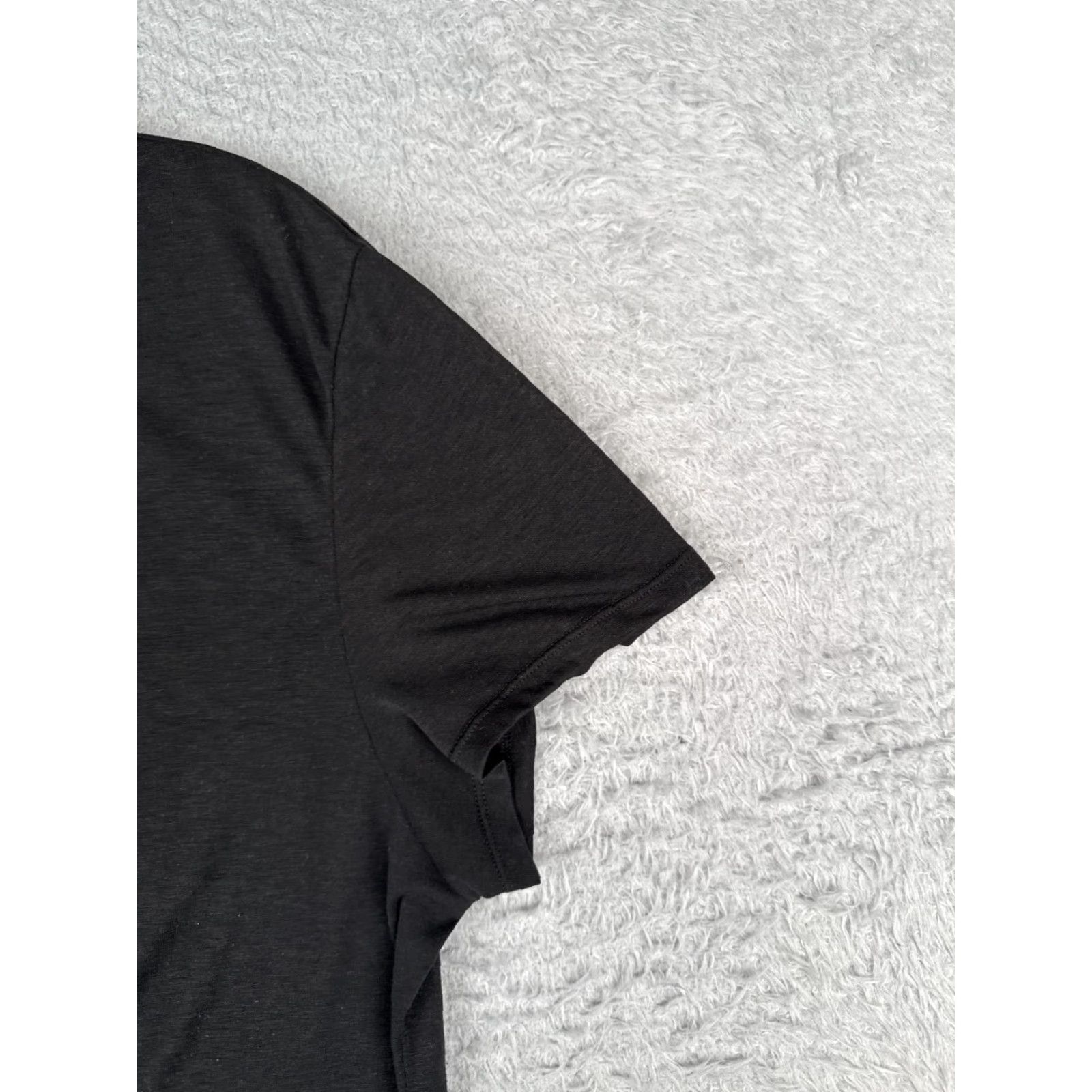 The North Face The North Face Shirt Women L Black Short Sleeve Crew Polyester Blend READ Size L / US 10 / IT 46 - 2 Thumbnail