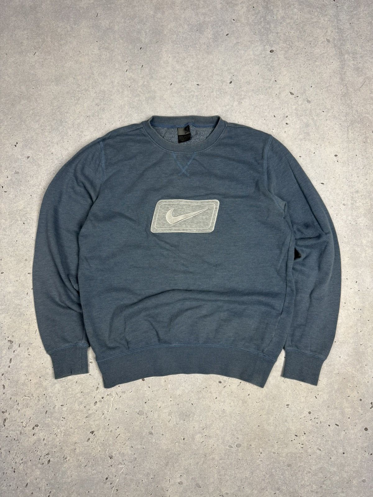 Nike Vintage Nike Center Swoosh Y2K Sweatshirt Size US S / EU 44-46 / 1 - 1 Thumbnail