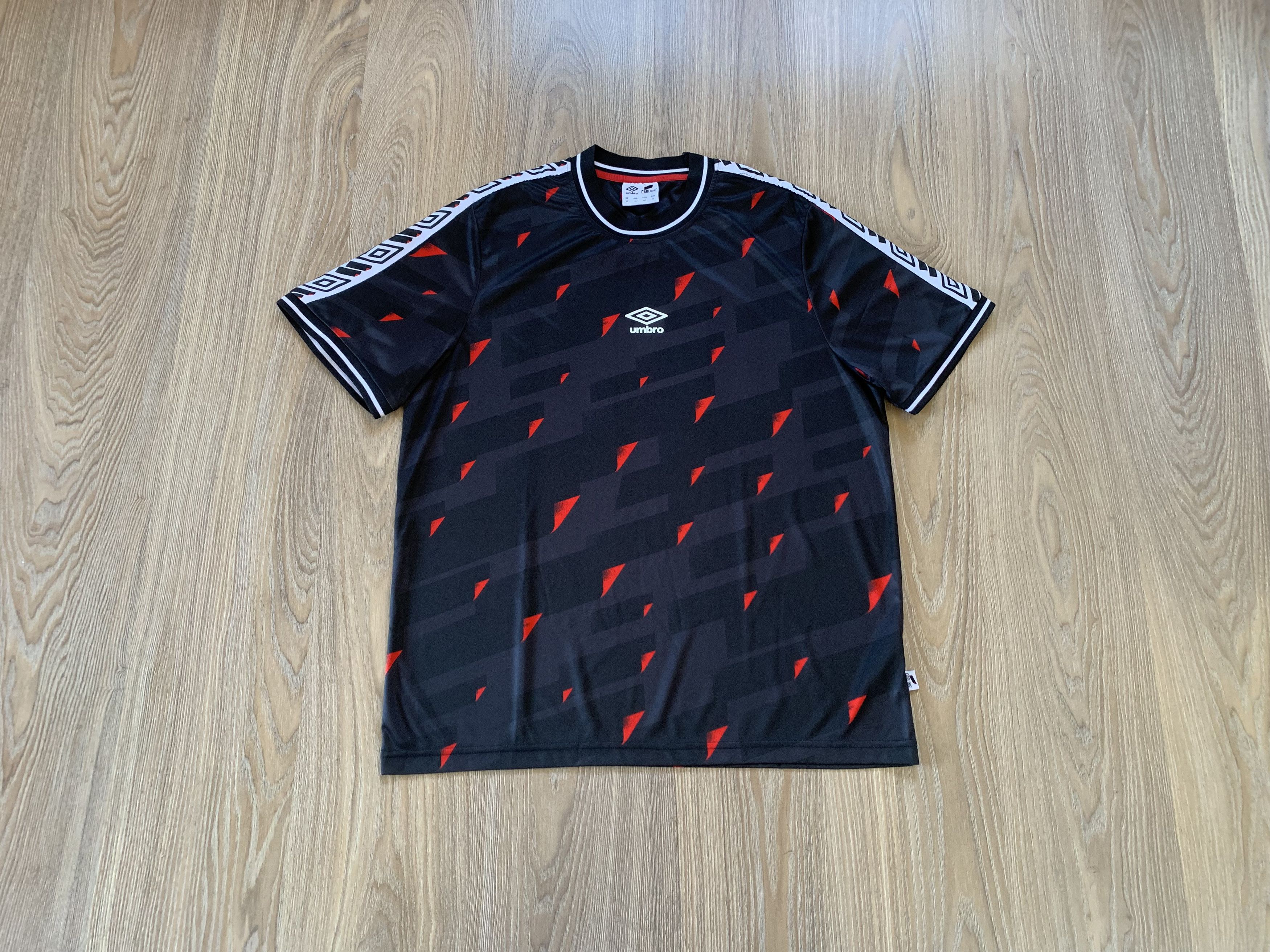 Umbro Carling Umbro Football Lampass Training T Shirt Size US XL / EU 56 / 4 - 1 Thumbnail