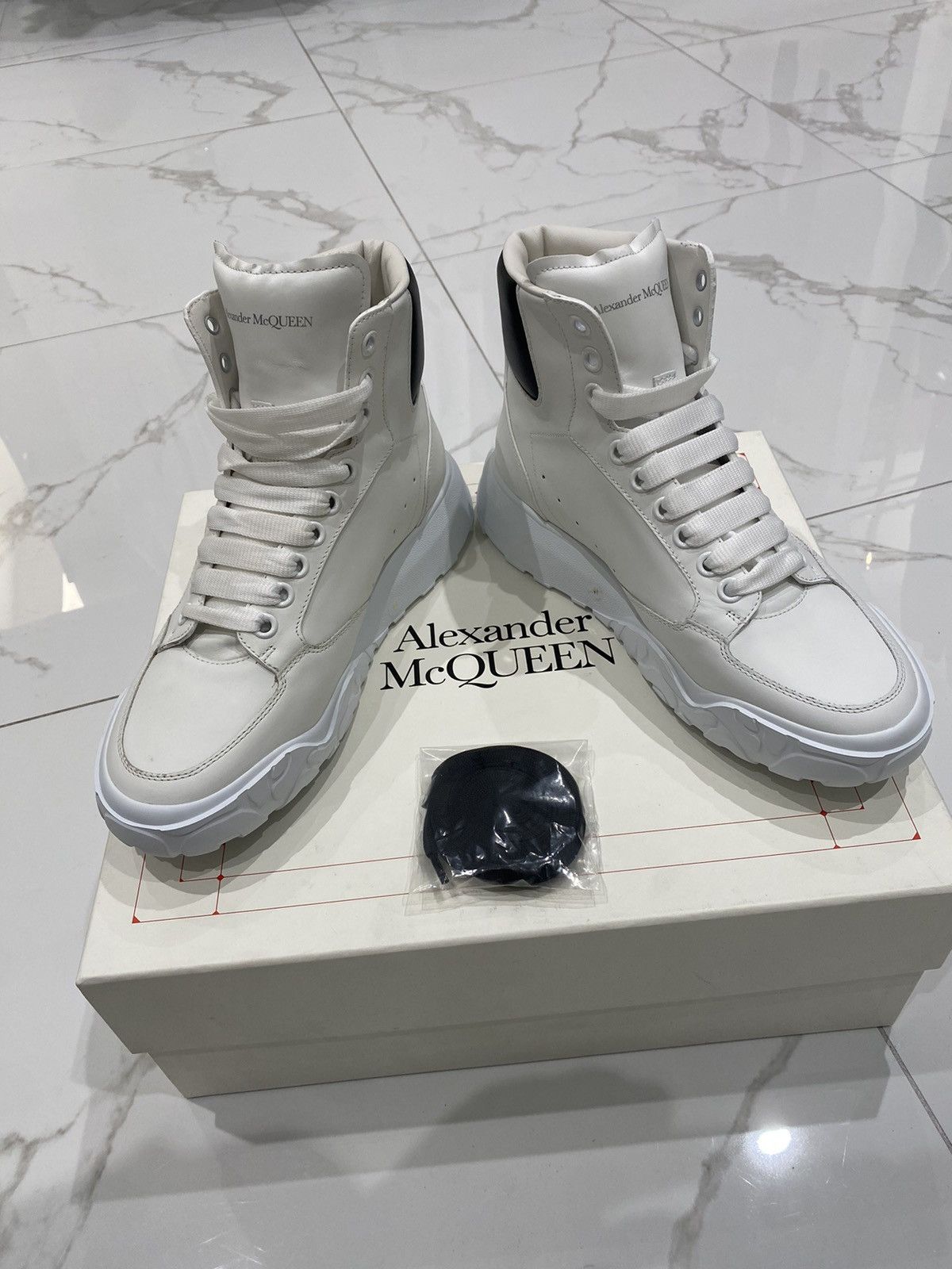 Alexander McQueen Alexander McQueen White and black high-top court sneakers Size US 8 / EU 41 - 1 Thumbnail