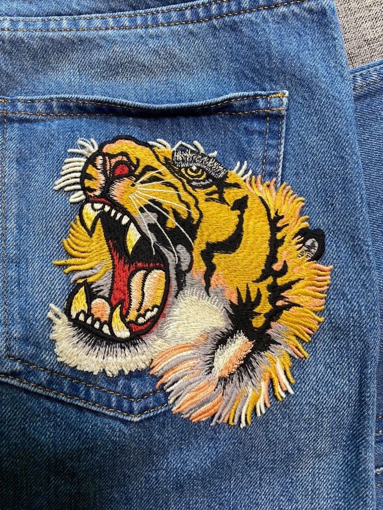 Gucci Gucci Button mid-waist tiger head embroidered straight jean Size US 34 / EU 50 - 6 Thumbnail