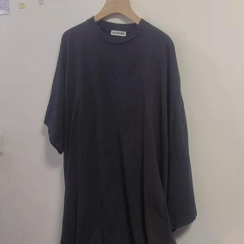 Balenciaga Balenciaga Black short-sleeved T-shirt is asymmetrical. Size US L / EU 52-54 / 3 - 3 Thumbnail