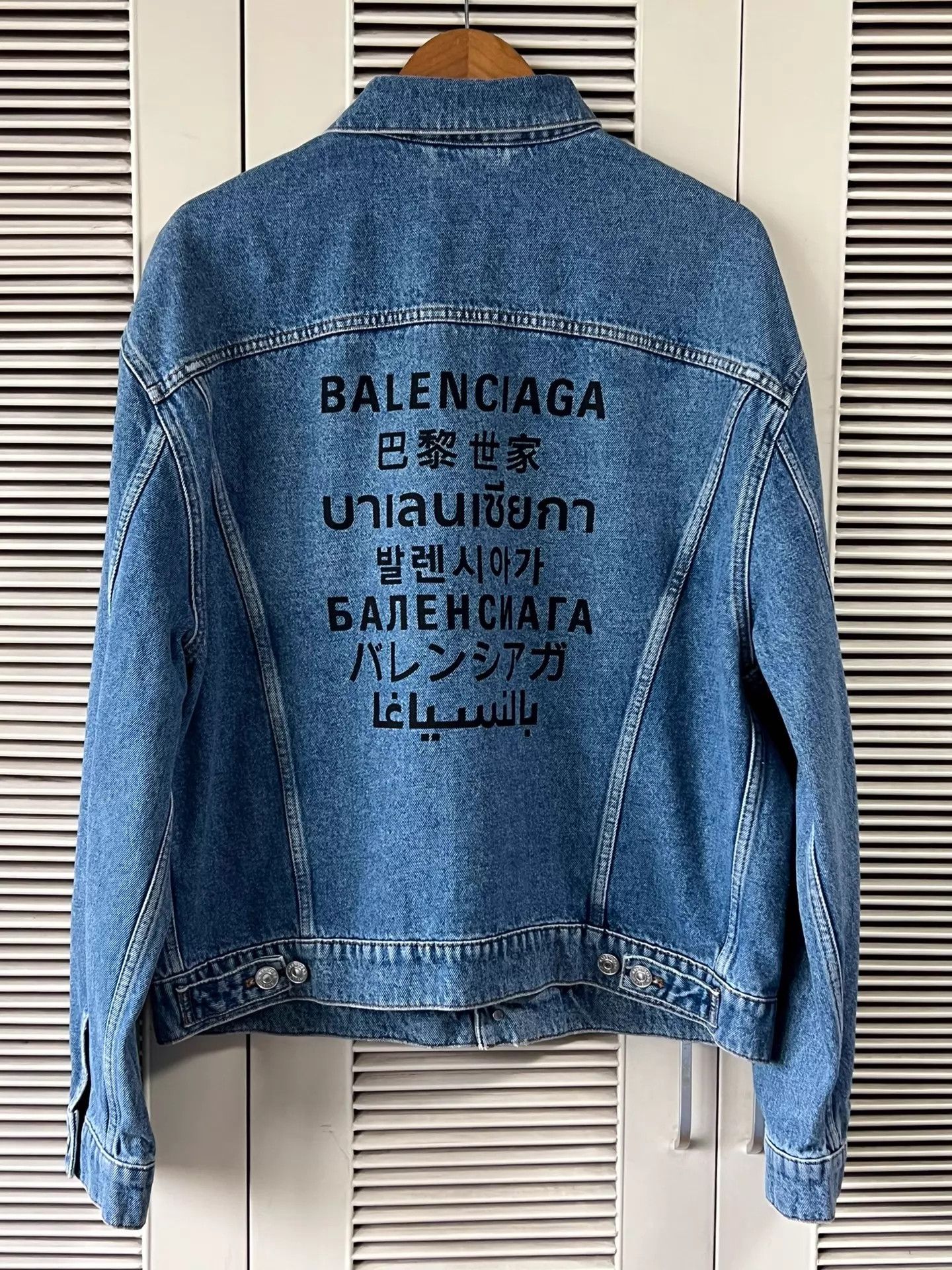Balenciaga BALENCIAGA Classic Loose Denim Jacket 46 Back Multi Logo Size US S / EU 44-46 / 1 - 1 Thumbnail