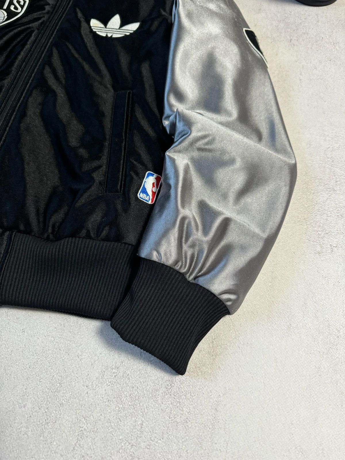 Adidas × Vintage Vintage Adidas Bomber Jacket Brooklyn Nets NBA Y2K 90s Size M / US 6-8 / IT 42-44 - 3 Thumbnail