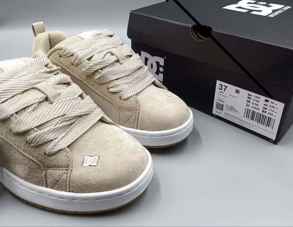 DC dc graffik skater shoes Size US 8 / EU 41 - 4 Thumbnail