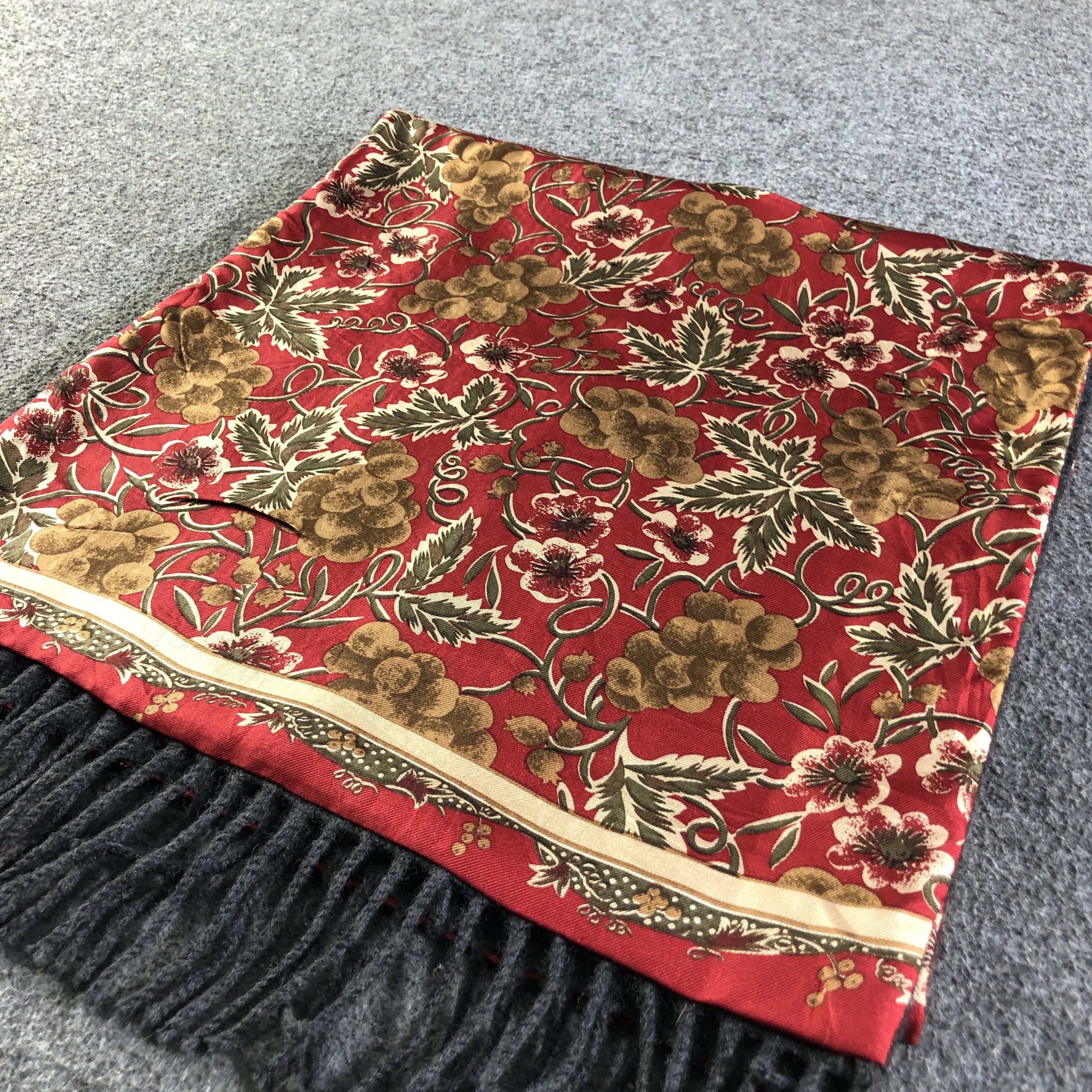 Japanese Brand Luxury Floral Design Silk/Wool Scarf Muffler Neckwear V2617 Size ONE SIZE - 3 Thumbnail