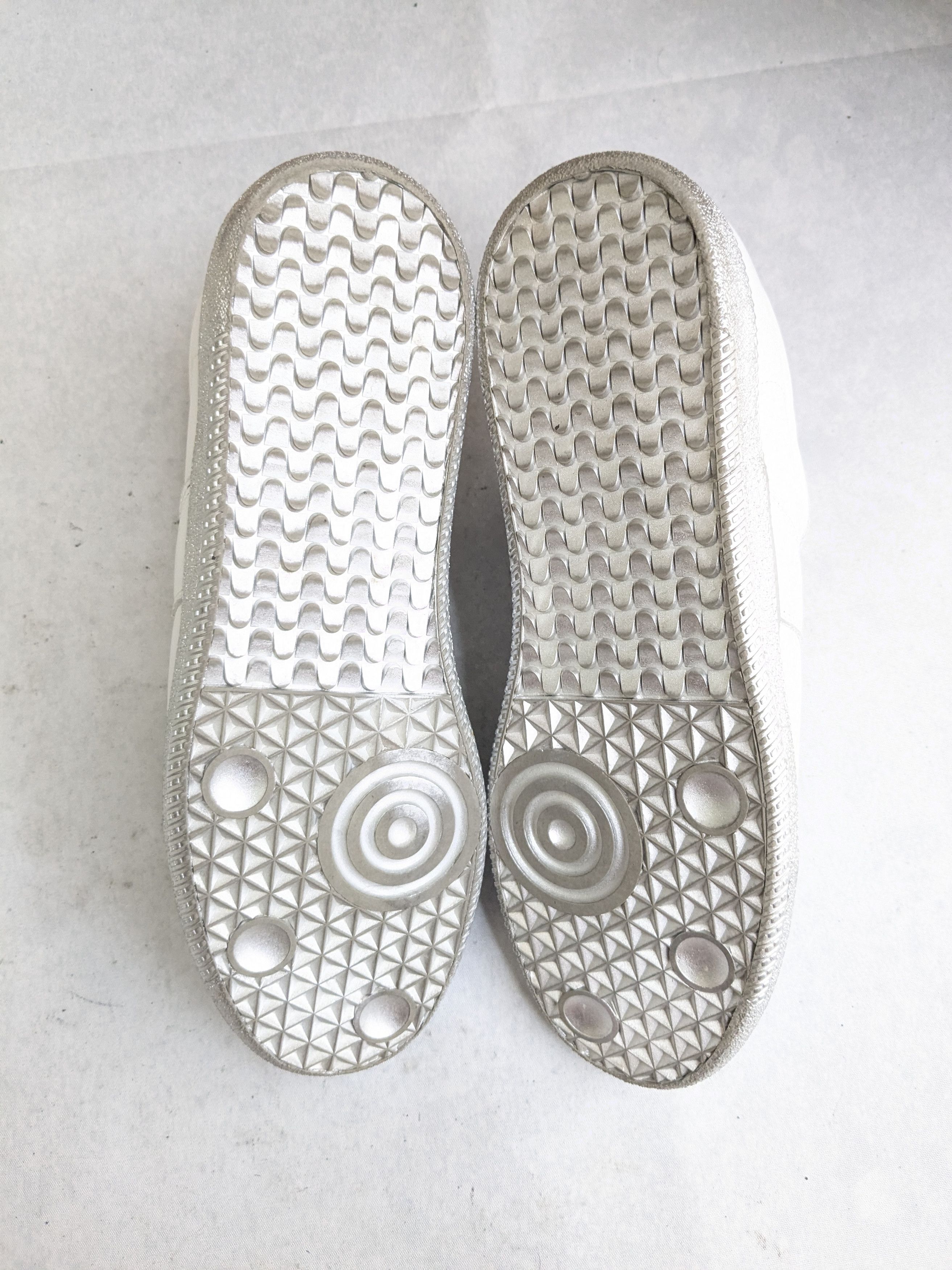Maison Margiela Maison Margiela Gat Replica White Silver 9 42 Low Tops Size US 9 / EU 42 - 19 Thumbnail