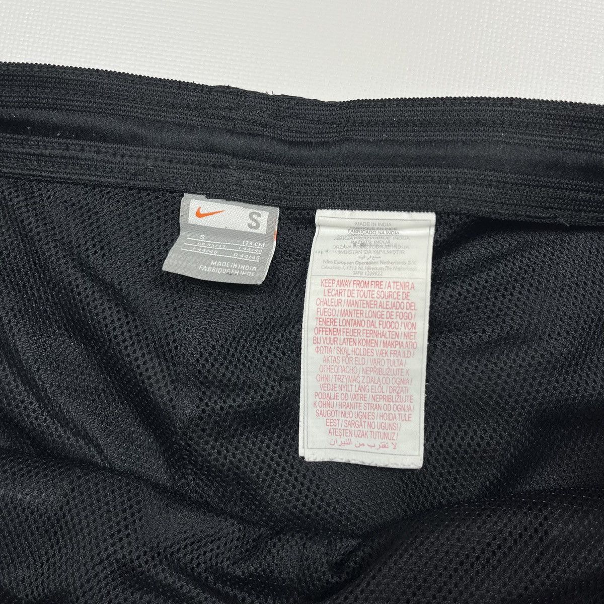 Nike Vintage 00s Nike Manchester United Nylon Track Pants Size S Size US 32 / EU 48 - 11 Thumbnail