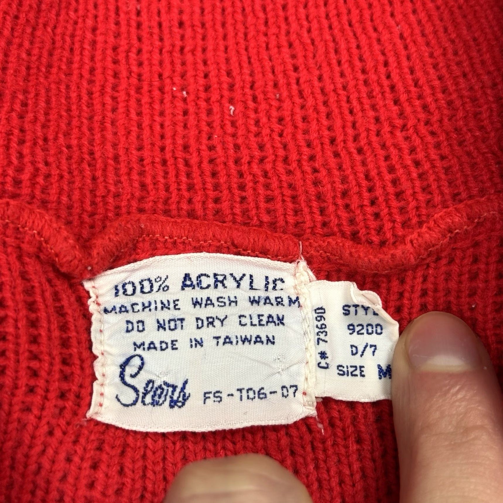 Sears VINTAGE 1970s SEARS RED HOODED KNIT CARDIGAN WOMENS M/L HEAVY ACRYLIC BOHO Size M / US 6-8 / IT 42-44 - 3 Thumbnail