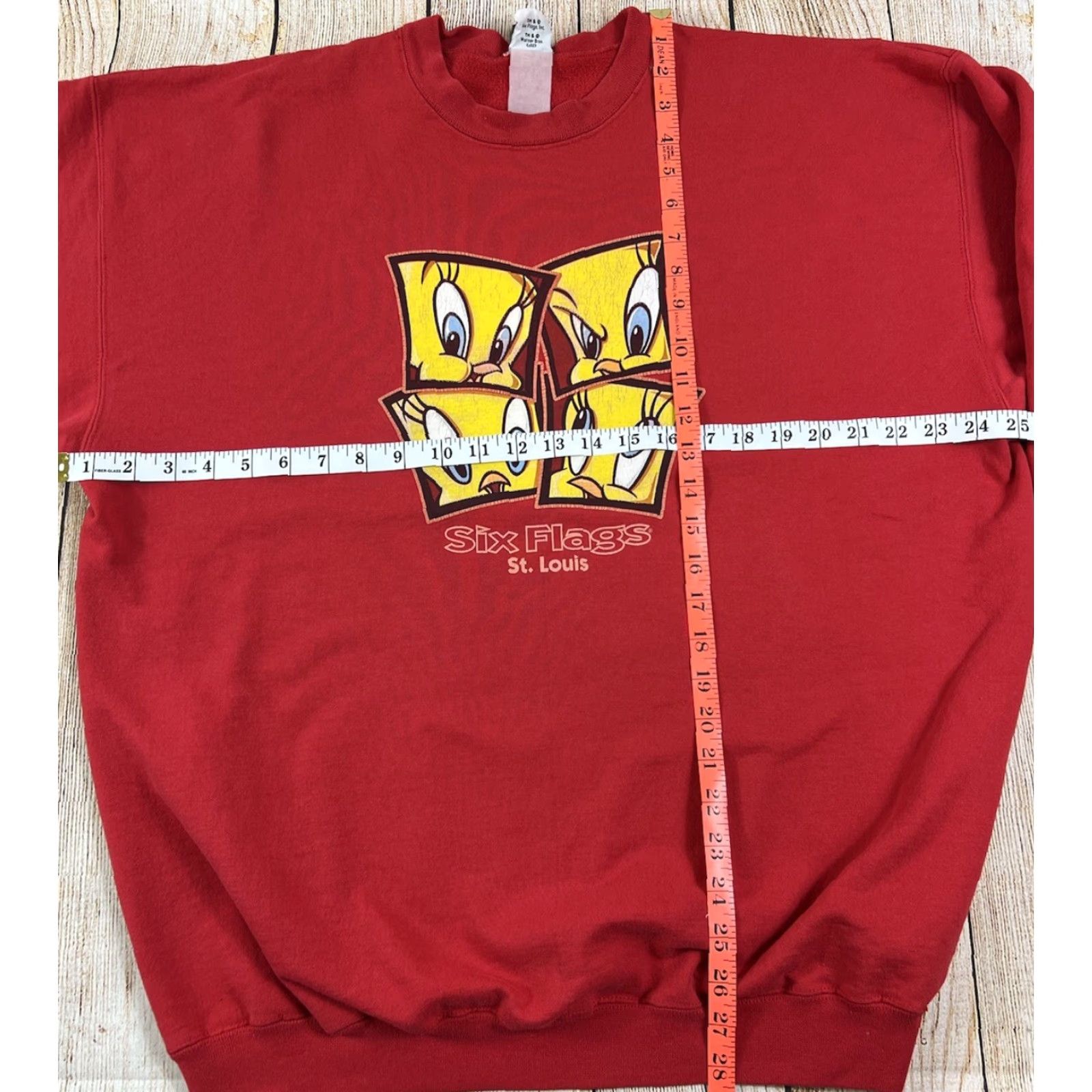 Vintage VINTAGE Six Flags Sweatshirt Crew Neck Men XL Red Tweety Looney Tunes 90s Cartoon Logo Fleece/ Cotton Blend Size US XL / EU 56 / 4 - 2 Thumbnail