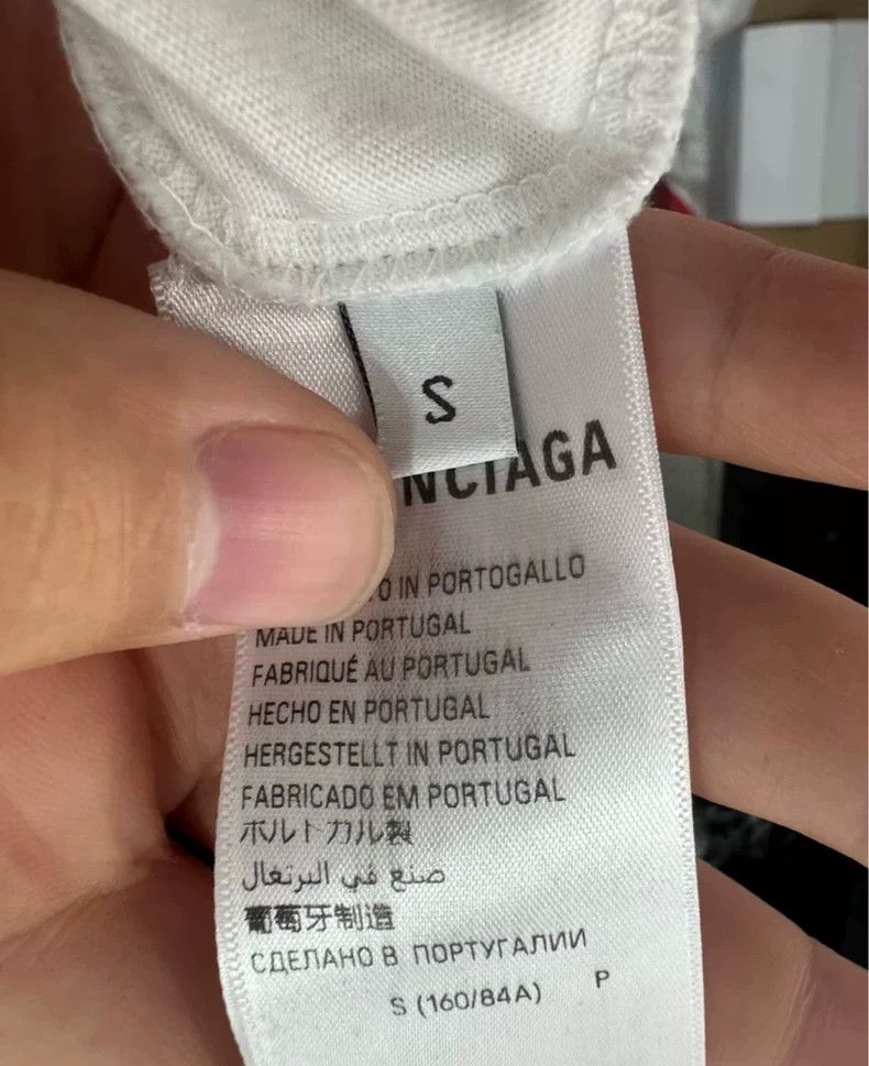 Balenciaga Balenciaga White back bat logo short sleeve Size US S / EU 44-46 / 1 - 3 Thumbnail