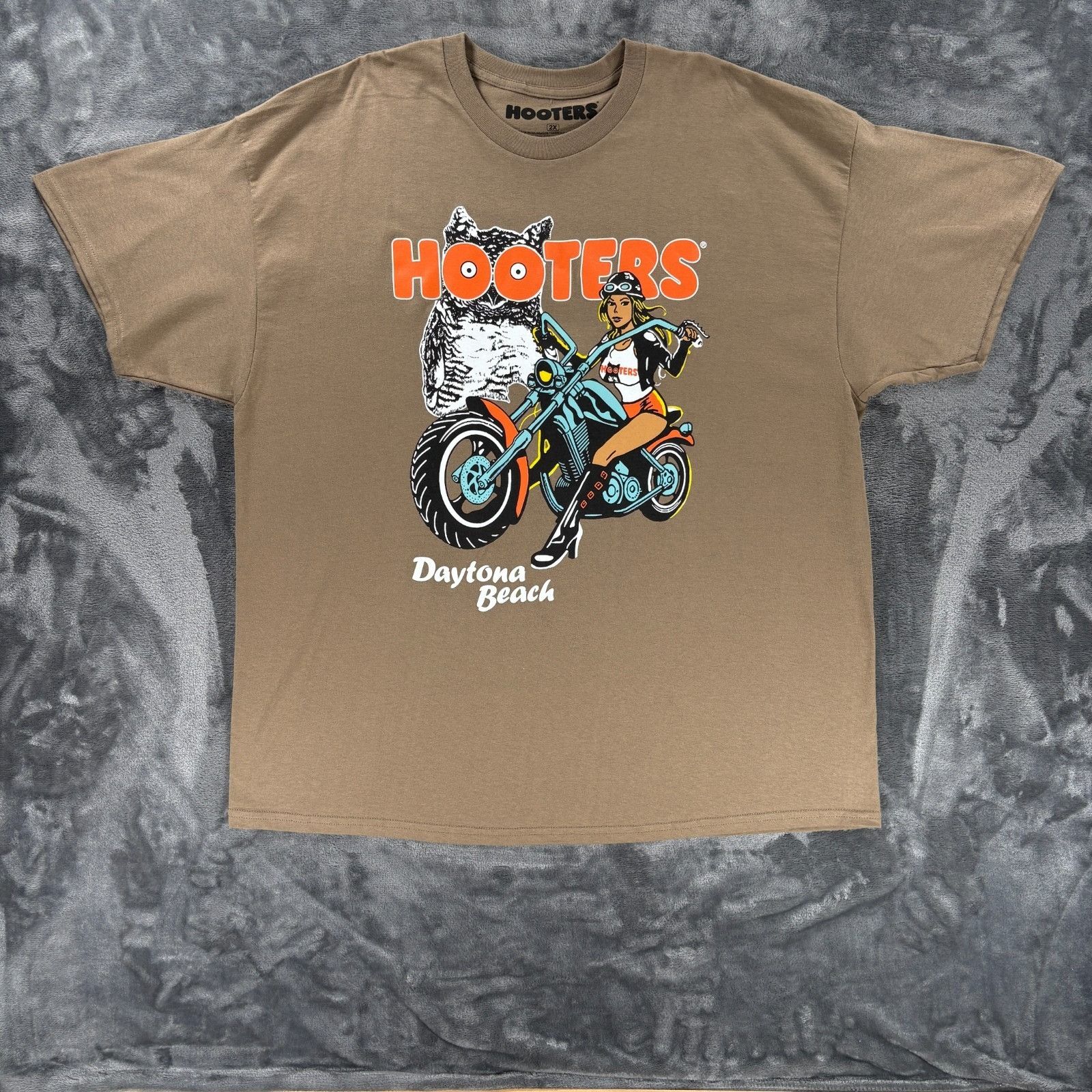 Other Hooters Daytona Beach T Shirt Men 2XL Tan Biker Graphic Owl Size US XXL / EU 58 / 5 - 1 Thumbnail