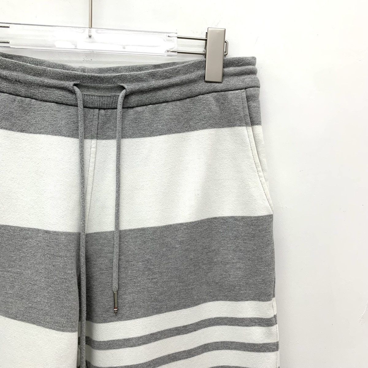 Thom Browne THOM BROWNE Grey Four Stripes Casual Sweatpants K26WX Size US 32 / EU 48 - 3 Thumbnail