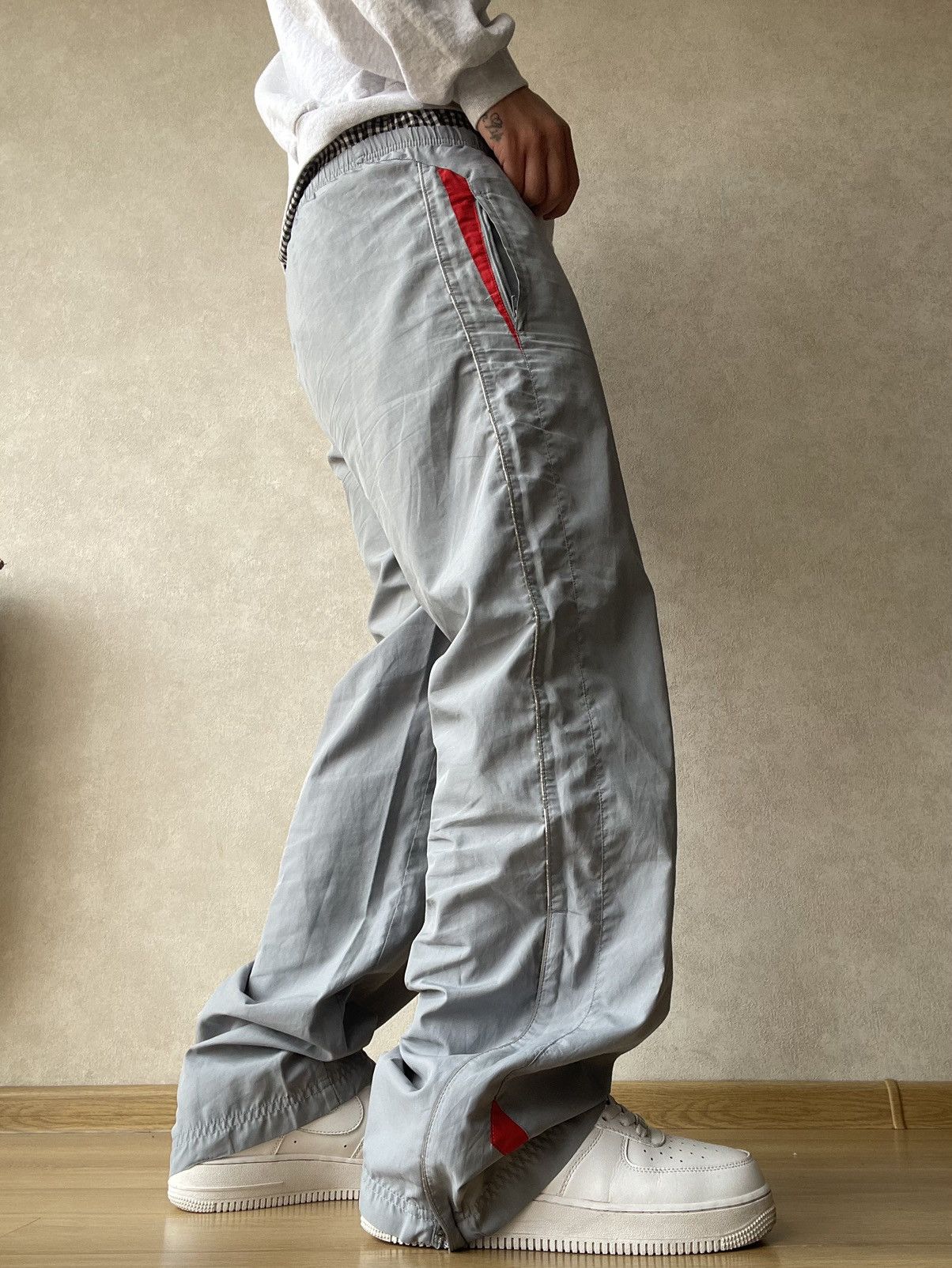 Nike Vintage Nike Swoosh Baggy Track Pants Size M Size US 32 / EU 48 - 6 Thumbnail