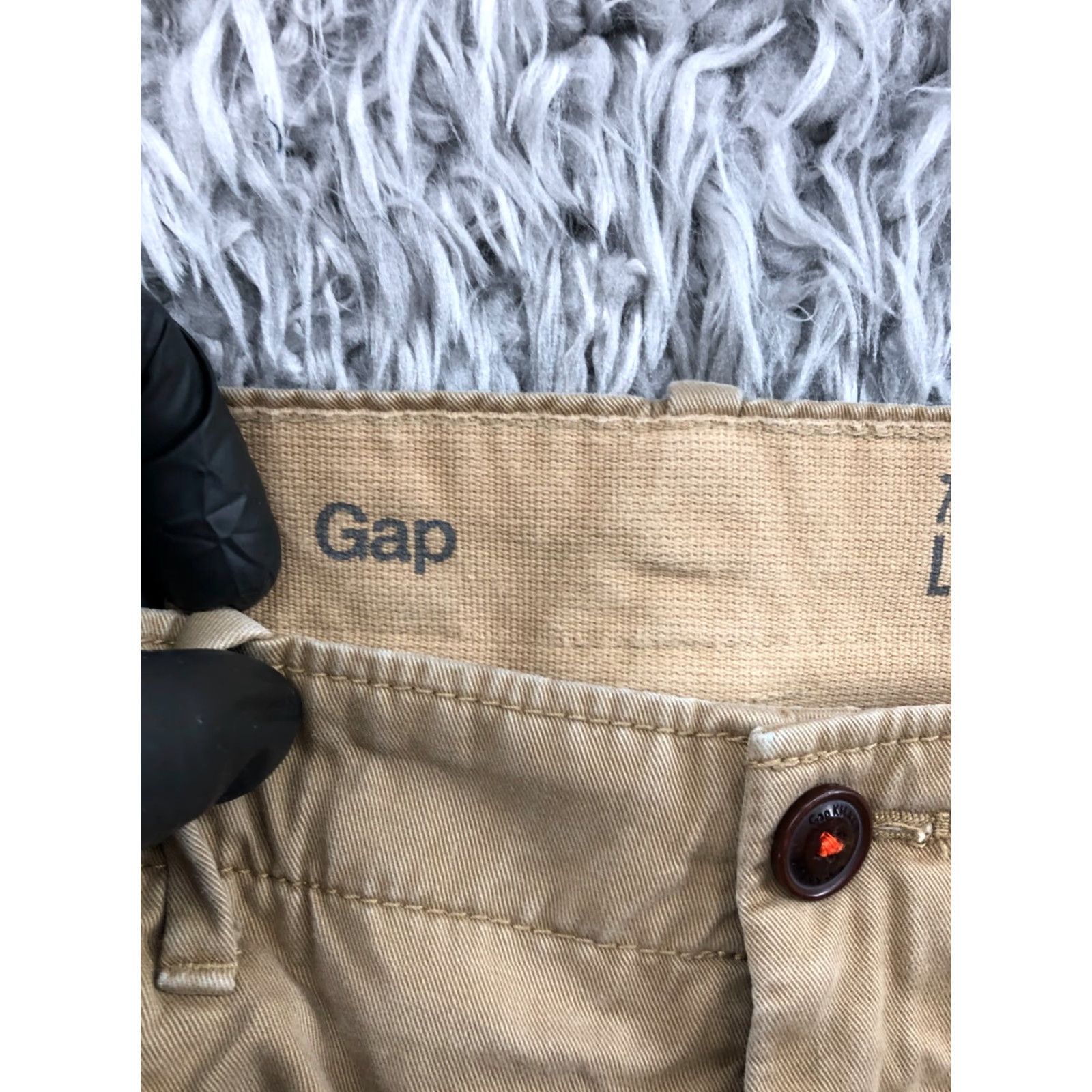 Gap Gap Lived-In Shorts Mens Size 34 Mid Rise Medium Wash Beige Bermuda, 5-Pocket, Belt Loops, Cotton Blend, Regular Fit, Casual, Gap, Men Size US 34 / EU 50 - 7 Thumbnail