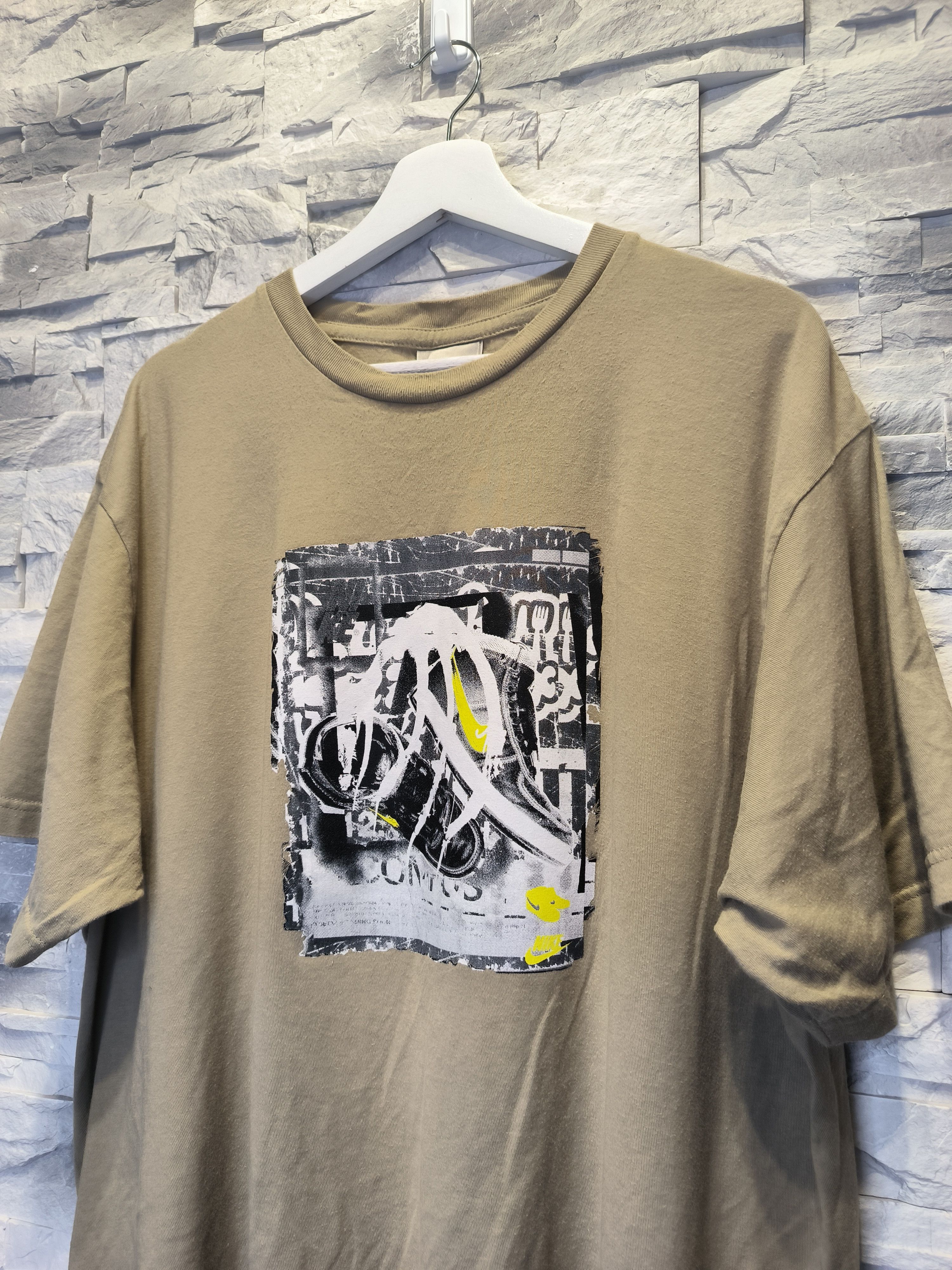 Nike × Vintage Vintage Nike T-Shirt Big Print Logo 90s Khaki Boxy Size US M / EU 48-50 / 2 - 2 Thumbnail
