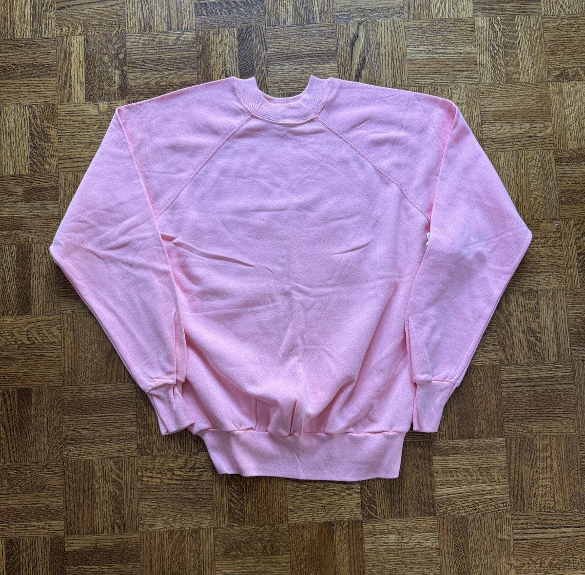 Vintage Vintage 80s Pink Raglan Crewneck Sweatshirt NOS Size US XL / EU 56 / 4 - 1 Thumbnail