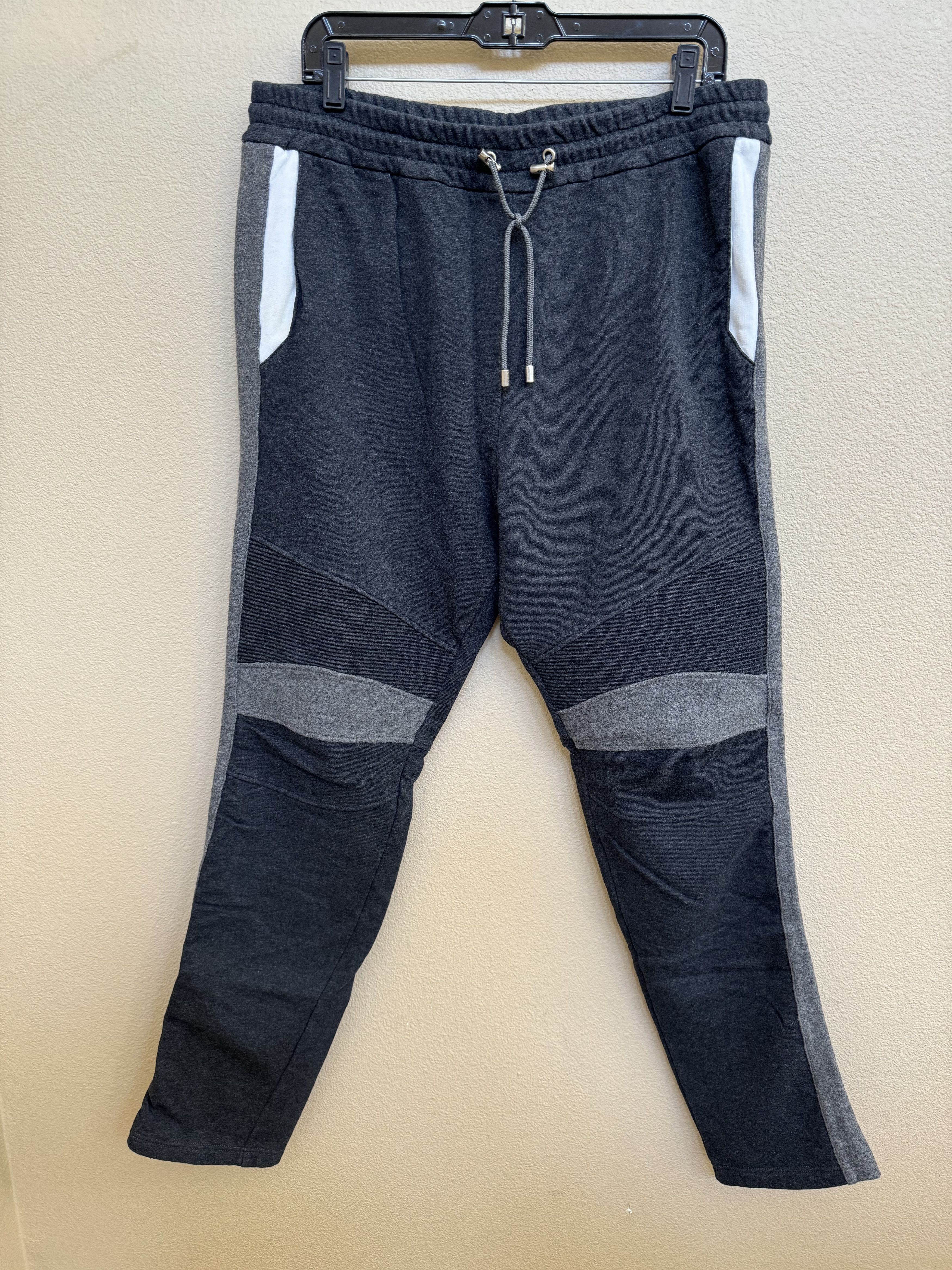 Balmain Balmain Logo Pocket Ribbed Gray Sweatpants Size XXL Size US 36 / EU 52 - 1 Thumbnail