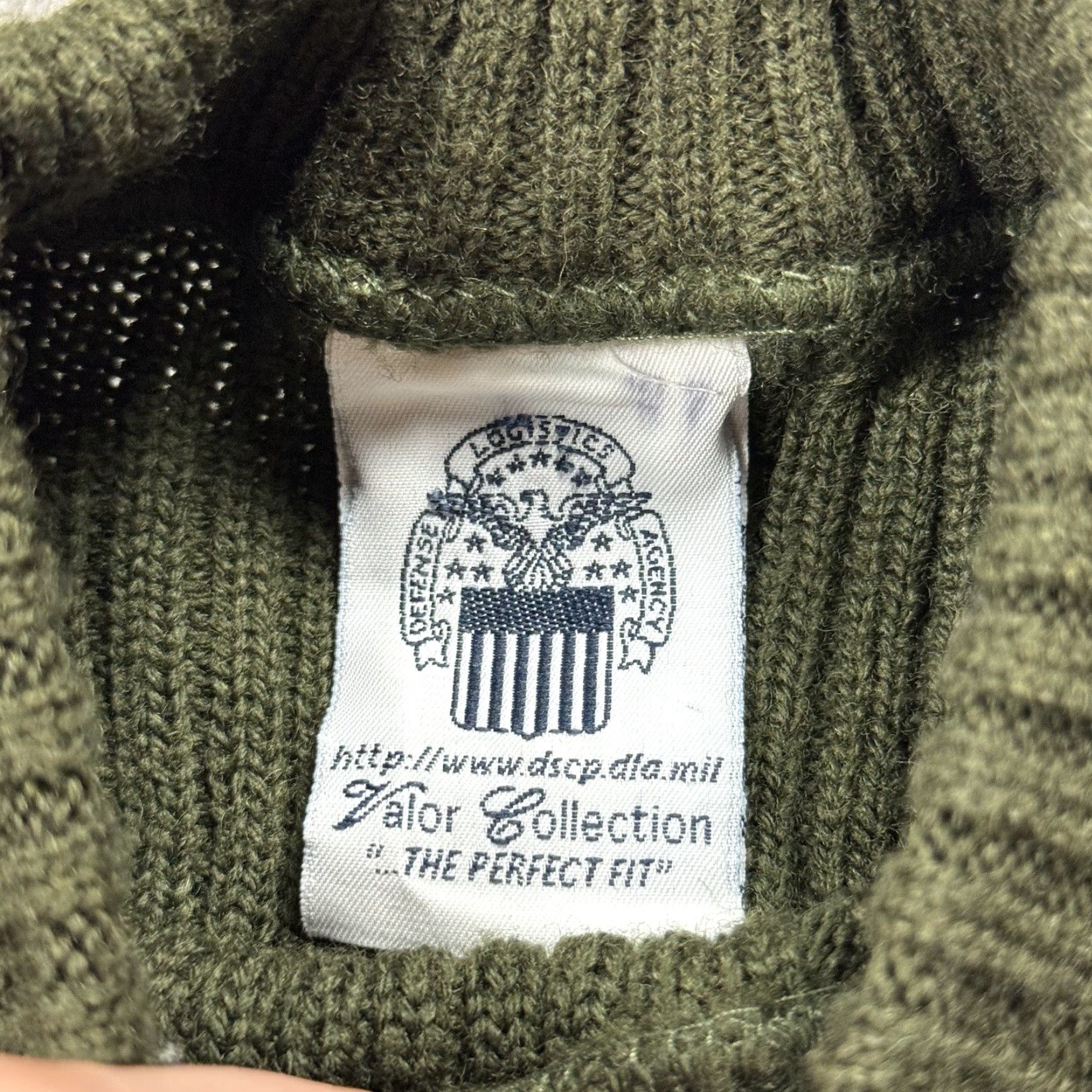 Olive VINTAGE DSCP US Military Crewneck Sweater Olive Green 38 Mens Wool Cable-Knit Epaulettes Patches Army Outdoor N/A Size US M / EU 48-50 / 2 - 3 Thumbnail