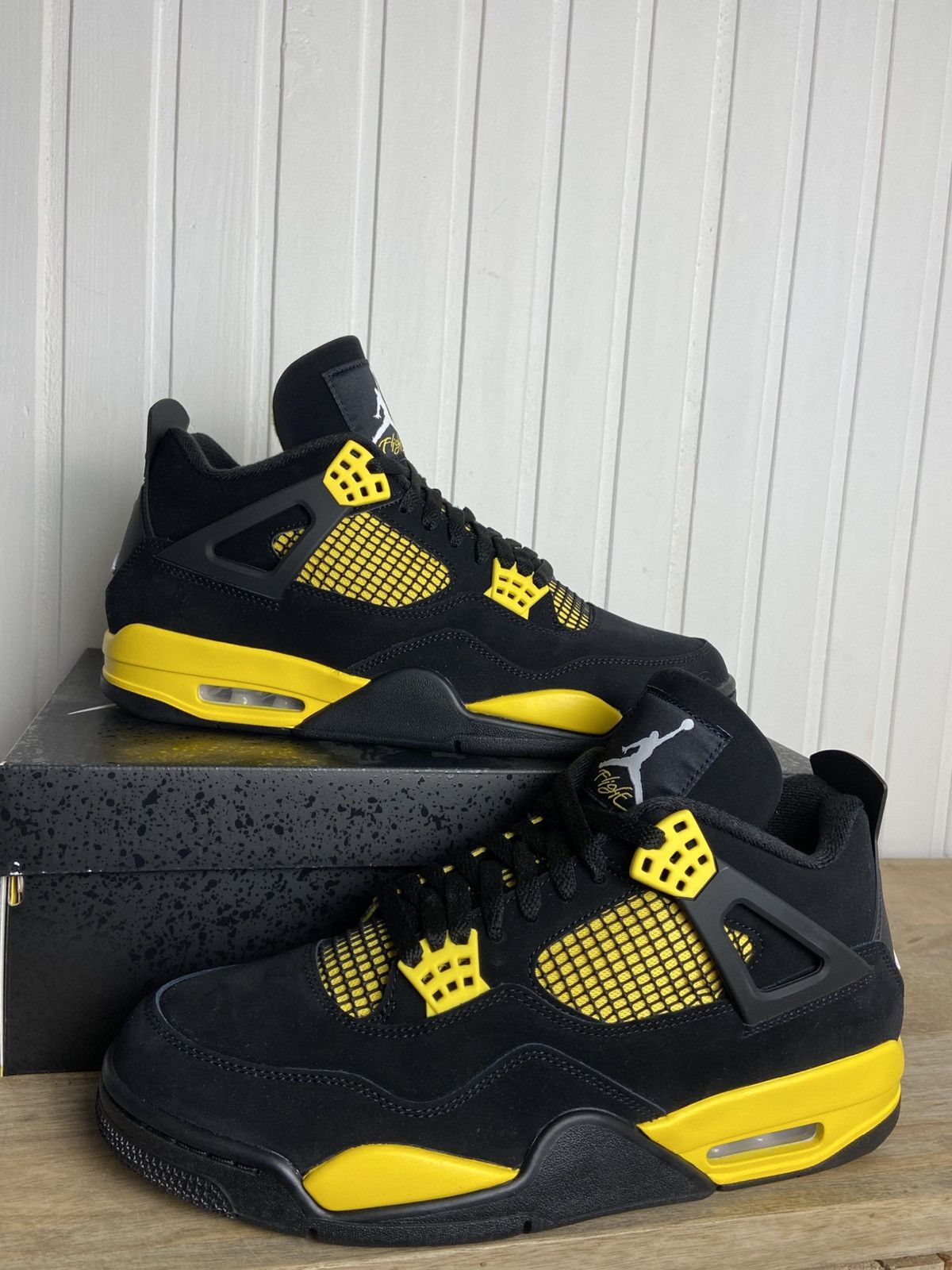 Jordan Brand New Jordan 4 Retro "Thunder" 2023 authentic size 11US Size US 11 / EU 44 - 11 Thumbnail