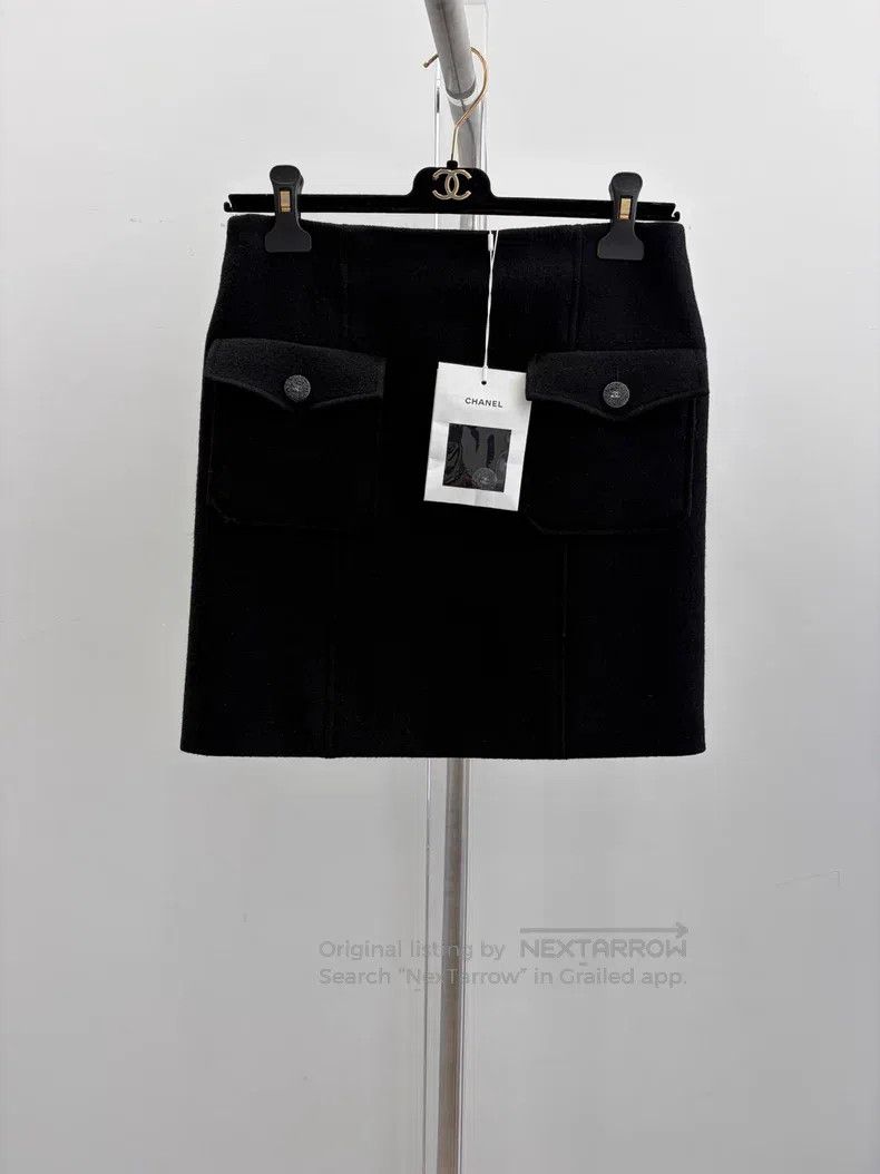 Chanel Chanel Black tweed skirt Size 24" / US 00 / IT 34 - 1 Thumbnail