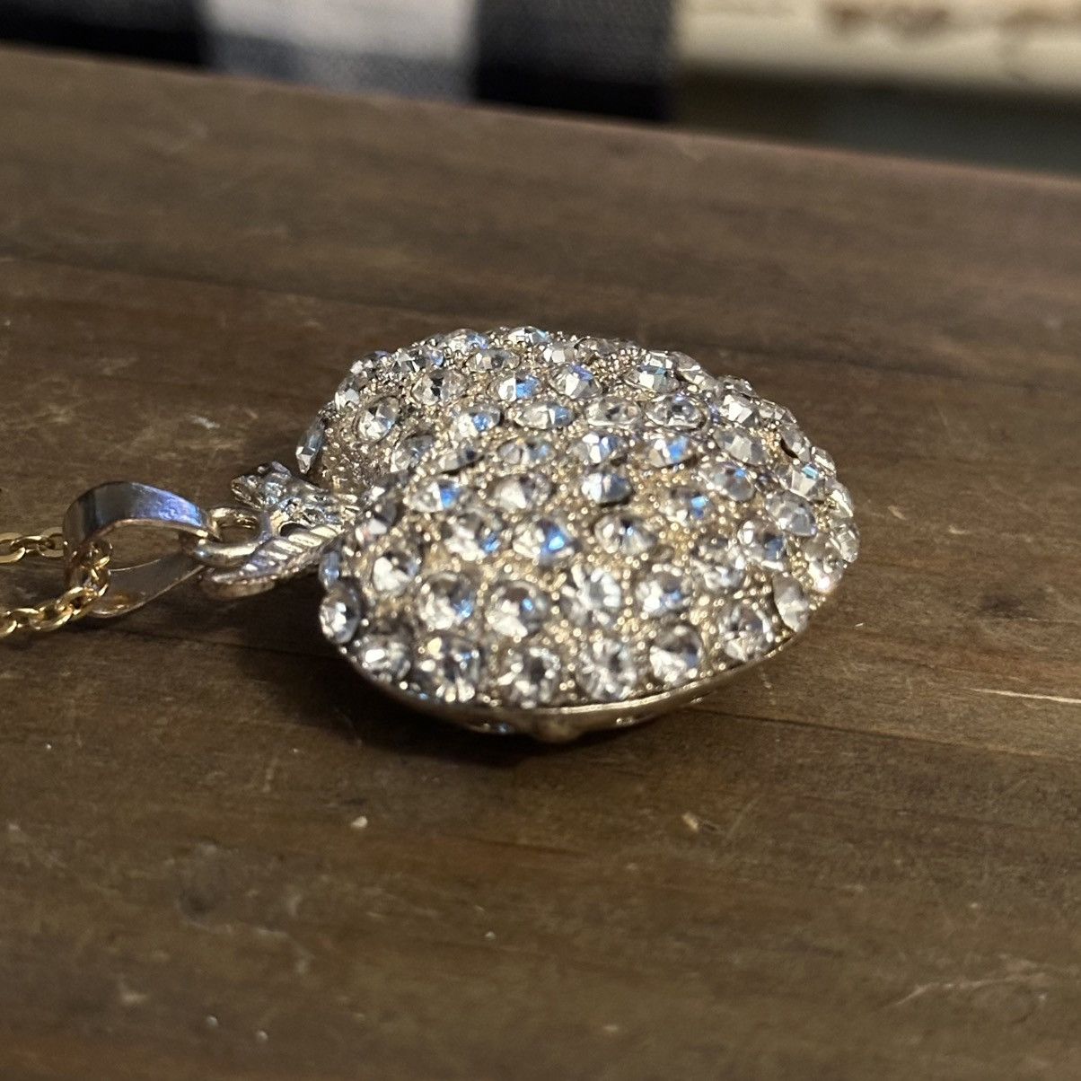 Other Large paved rhinestone puffed apple pendant necklace Size ONE SIZE - 3 Thumbnail