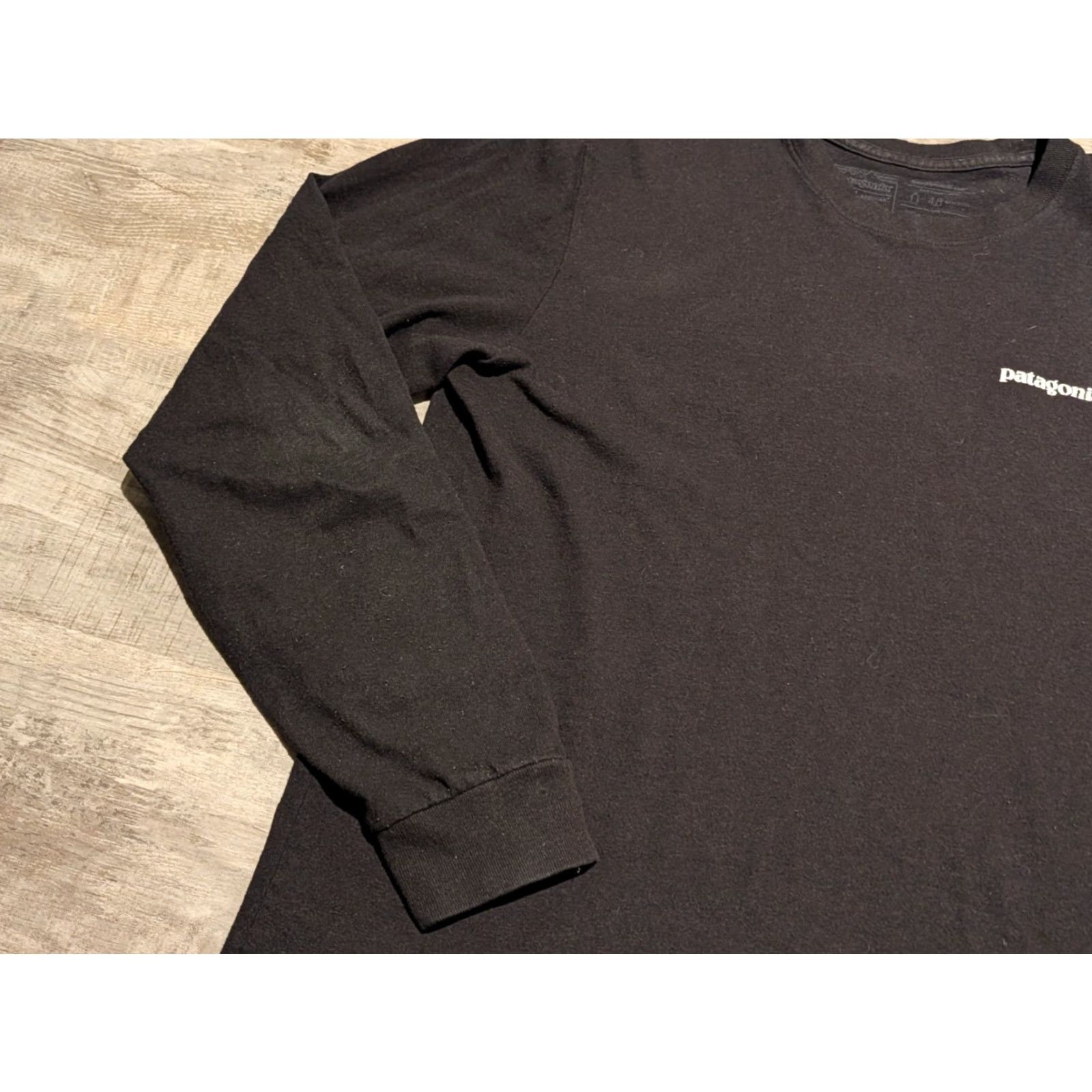 Patagonia Patagonia Shirt Mens M Black Long Sleeve P-6 Logo Graphic Responsibili-Tee Size US M / EU 48-50 / 2 - 4 Thumbnail