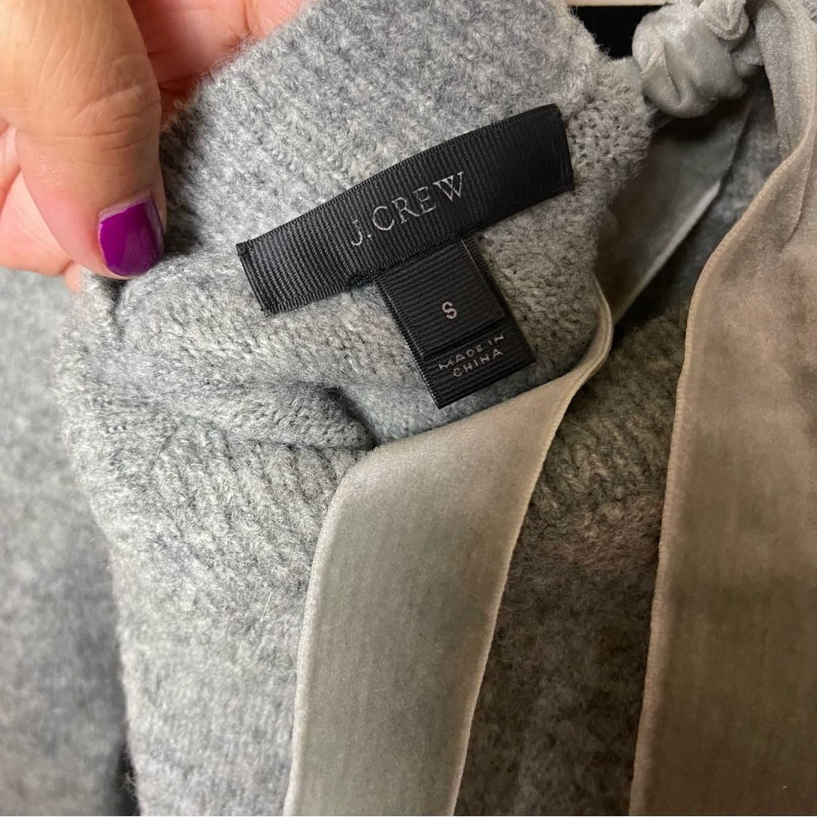 J.Crew J Crew V Back Velvet Tie Long Sleeve Sweater Gray Size Small Size S / US 4 / IT 40 - 6 Thumbnail