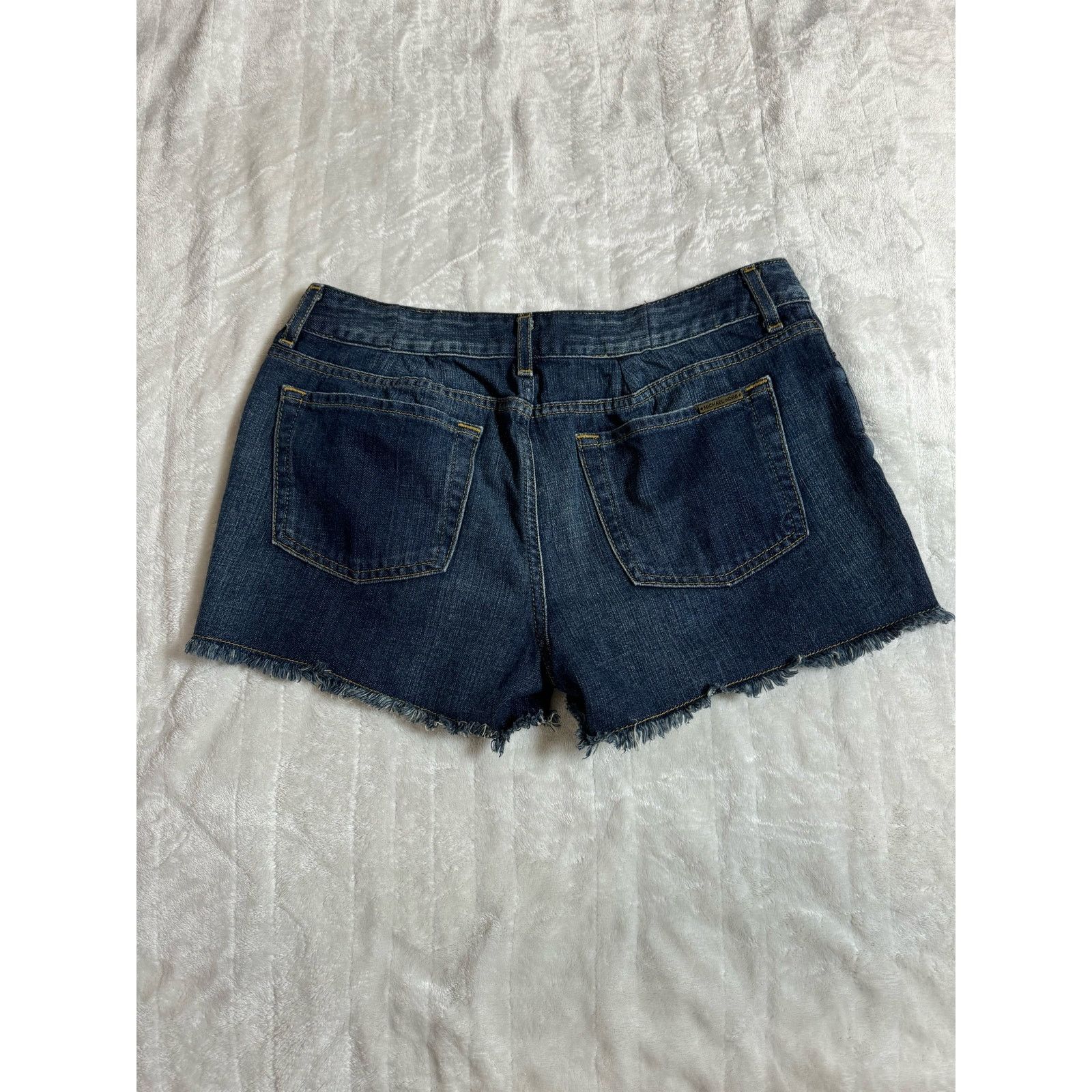 Michael Kors Michael Kors Cut Off Frayed Hem Jean Shorts Low Rise Size 4 Size 27" / US 4 / IT 40 - 2 Thumbnail