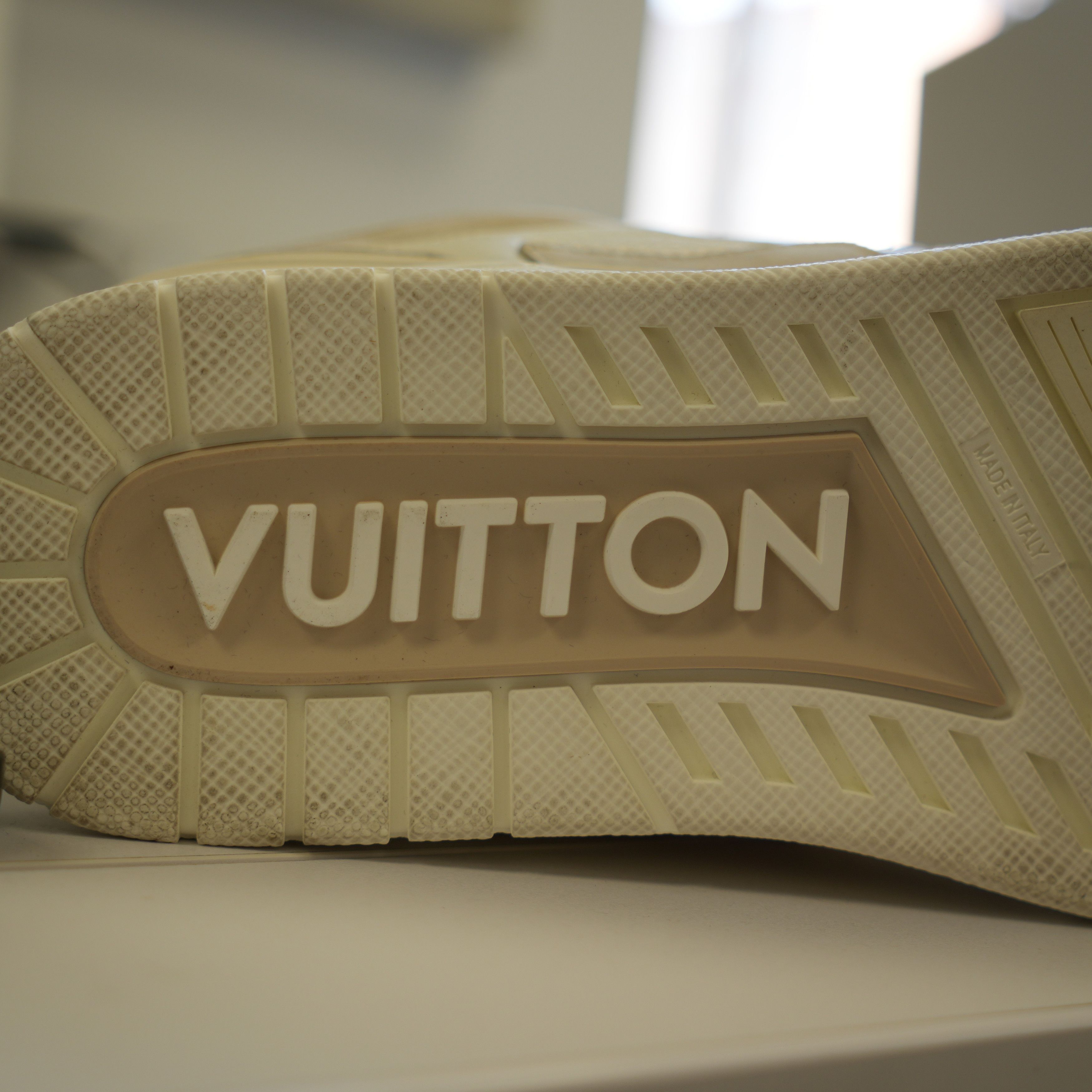 Louis Vuitton LOUIS VUITTON WHITE SKATER SNEAKERS SIZE LV 8 Size US 8 / EU 41 - 12 Thumbnail
