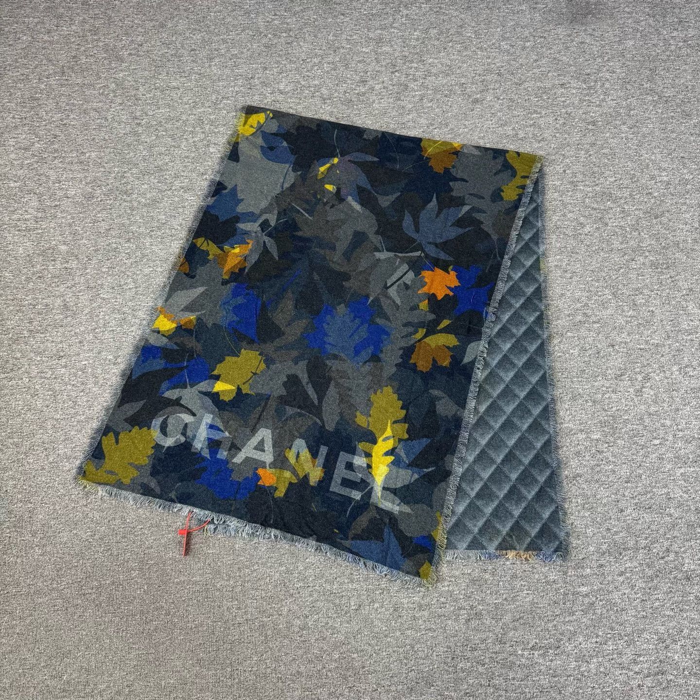 Chanel Chanel Cashmere Double-Sided Scarf Size ONE SIZE - 1 Thumbnail