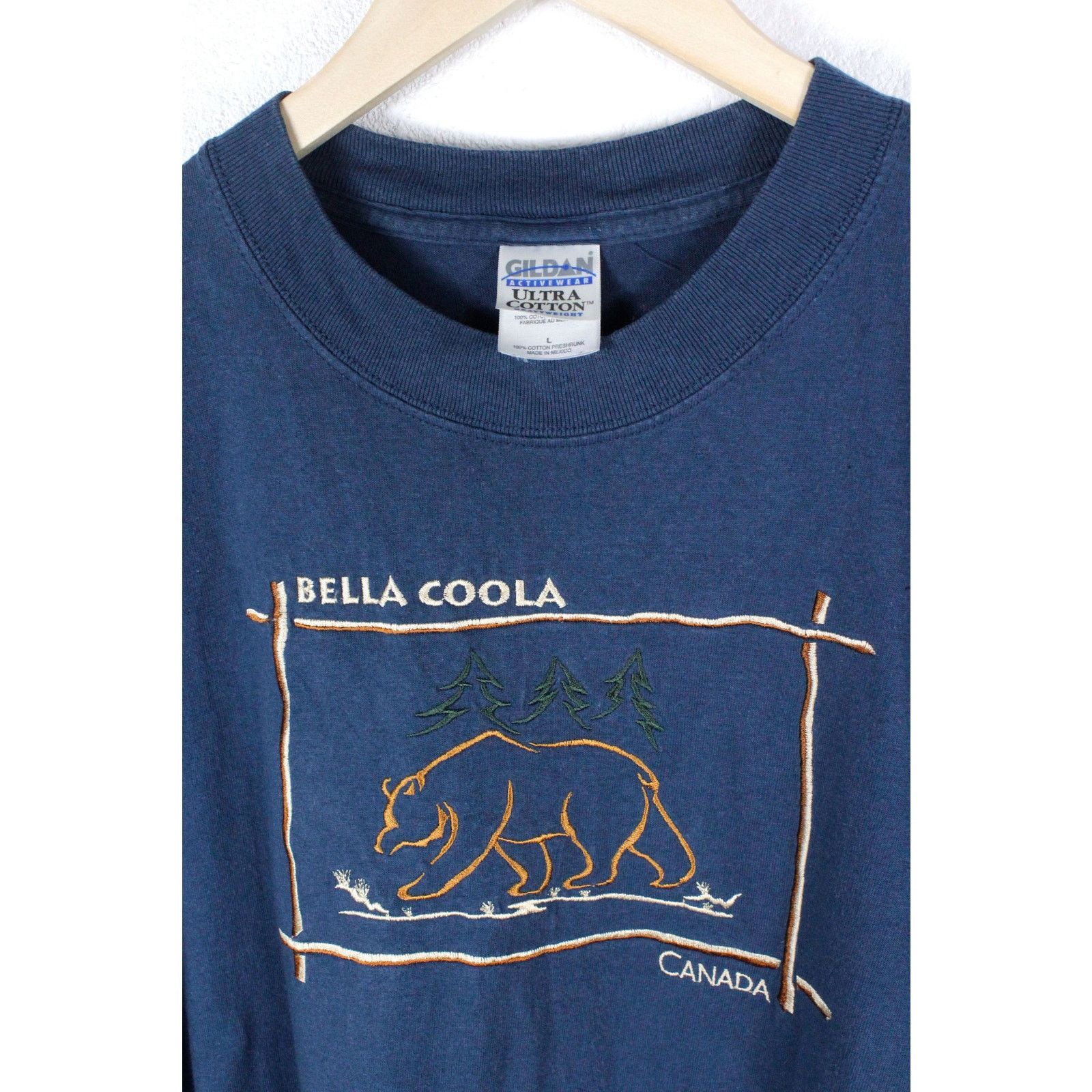 Vintage Vintage Canada Bella Coola Bear Embroidered Picture Tee 90s Size US L / EU 52-54 / 3 - 2 Thumbnail