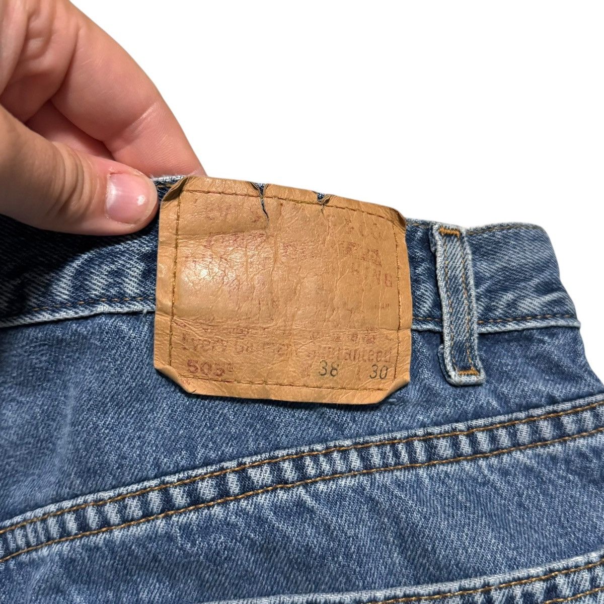 Levi's 2002 Levi's 505 Regular Fit Straight Jeans Mens 36x28.75 Size US 36 / EU 52 - 4 Thumbnail