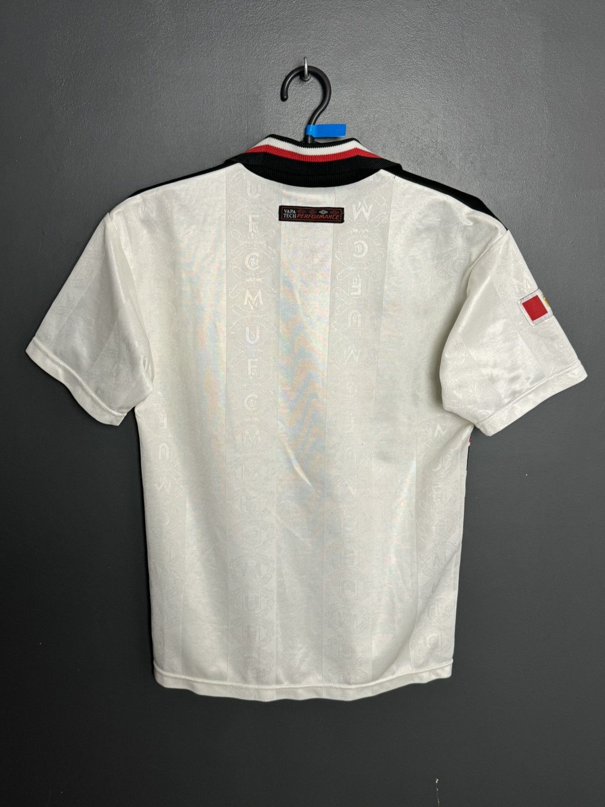 Umbro KIDS Manchester United 97/99 Away Football Jersey T-Shirt Size US XS / EU 42 / 0 - 2 Thumbnail