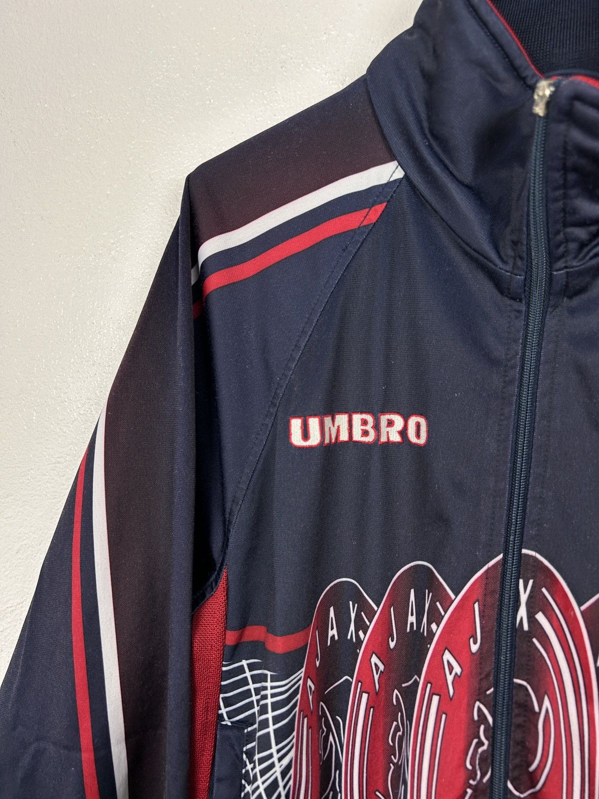 Umbro 90s Vintage Umbro Ajax FC 1997/98 Away Tracksuit Jacket Size US S / EU 44-46 / 1 - 3 Thumbnail