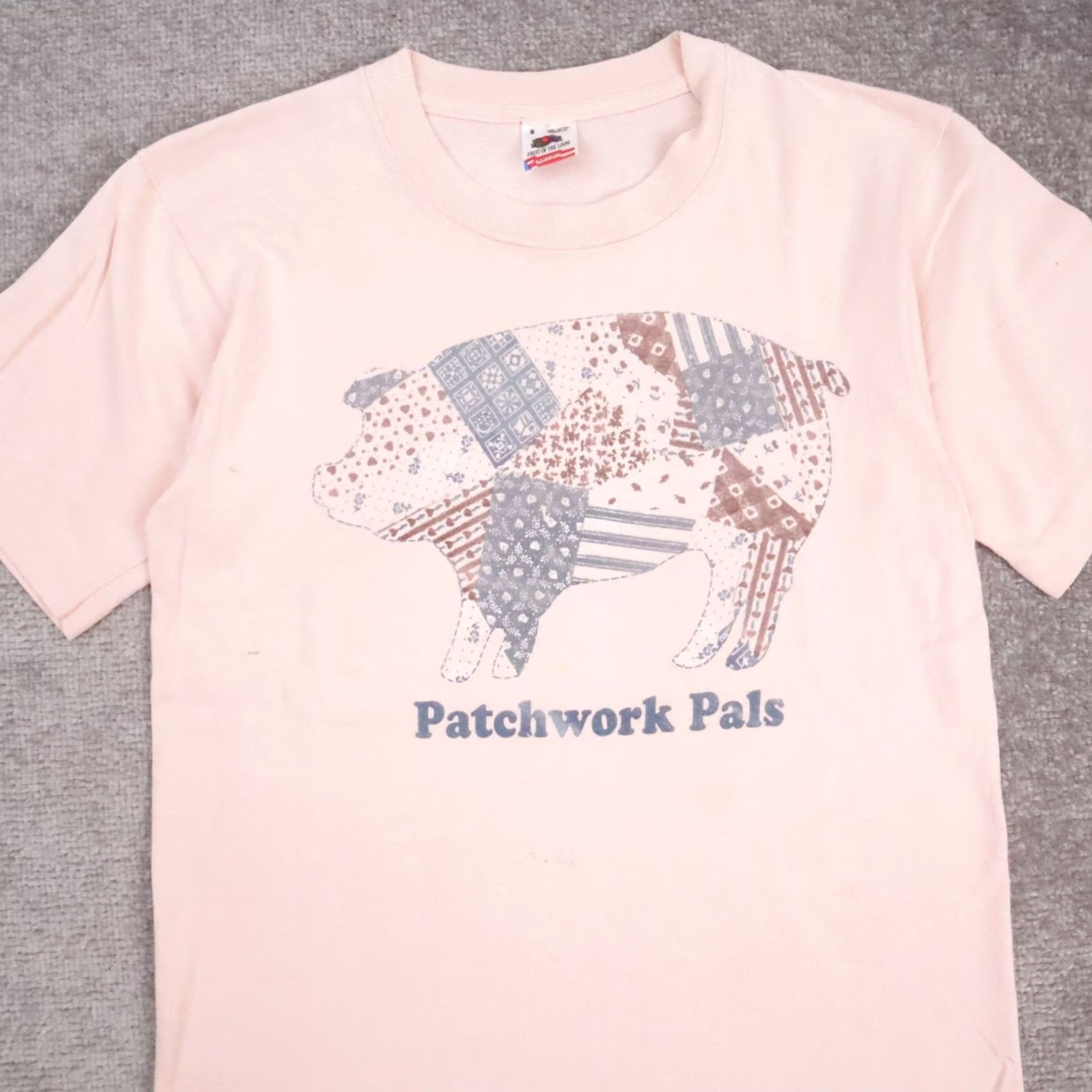 Vintage VINTAGE 90s Patchwork Pals Pig Made in USA Small Pink Short Sleeve T-Shirt Mens Shirt Size US S / EU 44-46 / 1 - 5 Thumbnail