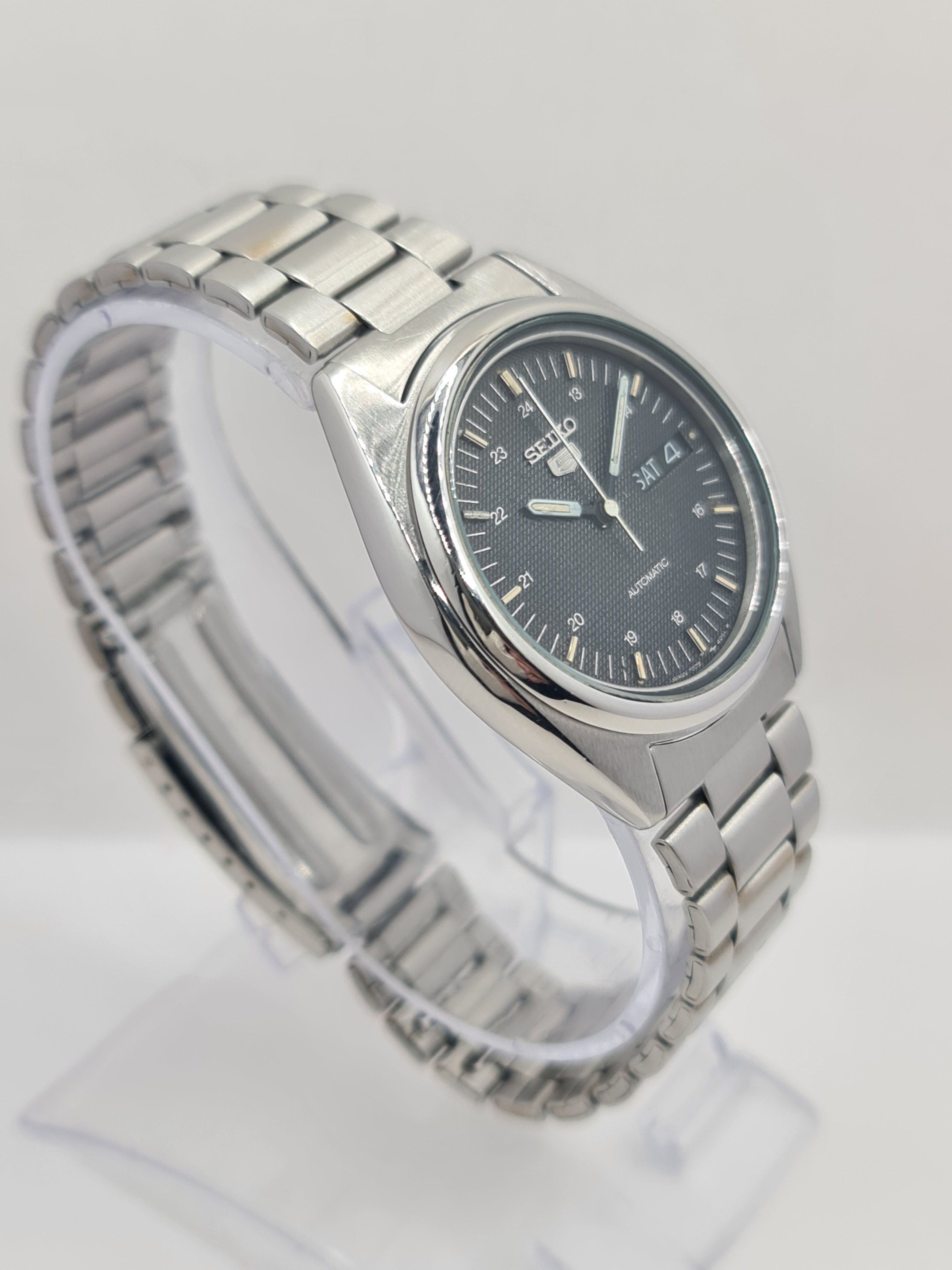 Seiko vintage Seiko 5 Automatic Wrist Watch Day/Date Japan Size 36 - 2 Thumbnail