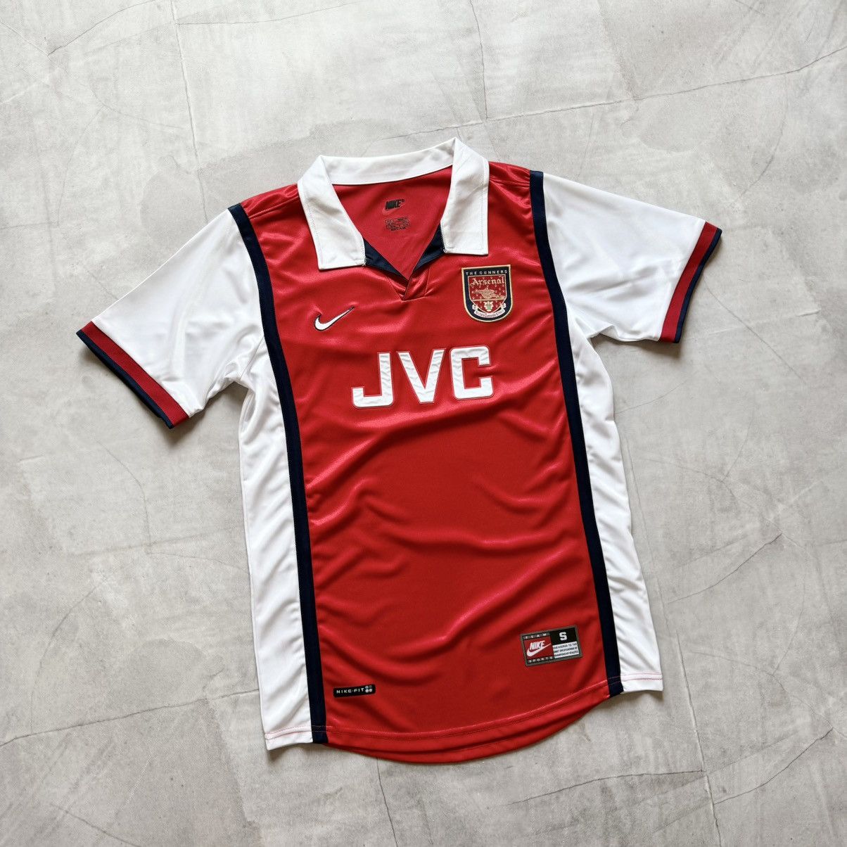 Vintage Vintage Nike Arsenal 1998-99 Home Shirt Jersey Tee Y2K Size US S / EU 44-46 / 1 - 1 Thumbnail