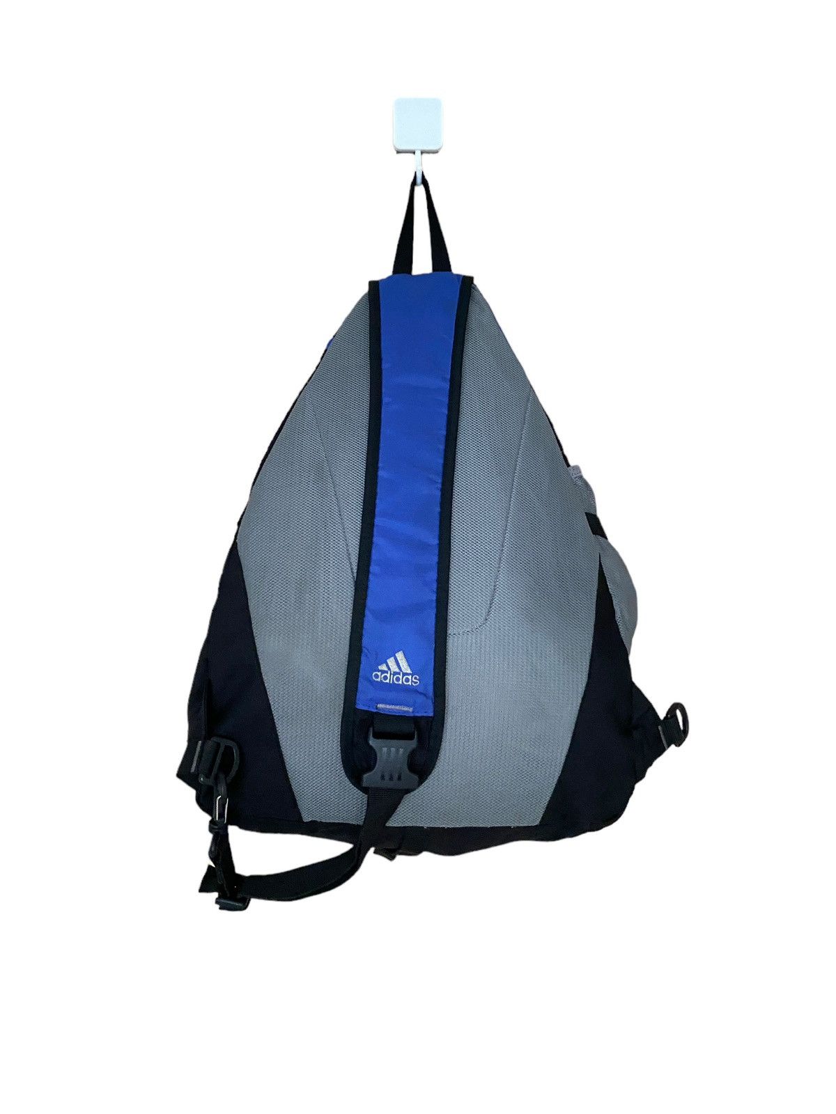 Vintage Vintage Brand Adidas Waist Bag Crossbody 2000s Size ONE SIZE - 2 Thumbnail